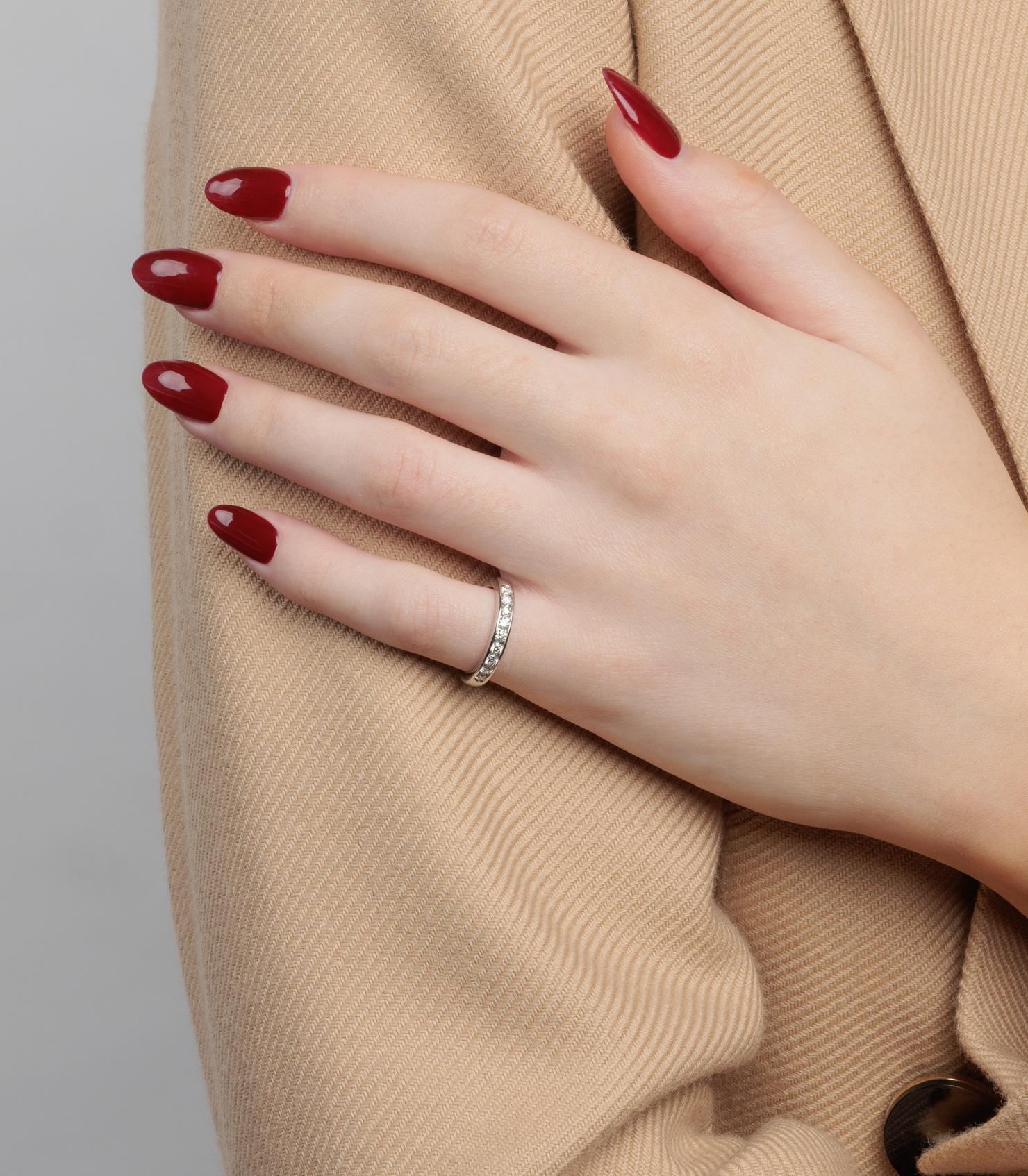 Tiffany & Co. Halb-Eternity-Ring aus Platin mit Diamanten im Brillantschliff

Details zum Produkt
Xupes Ref: COMJ869
Marke: Tiffany & Co.
Modell: Halber Ewigkeitsring
Art: Ring
UVP: £4.100
Begleitet von: Tiffany & Co. Box
MATERIAL(e):