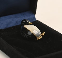Tiffany & Co Brooch. Black Jade and Mother Pearl Brooch 18K Yellow Gold Penguin
