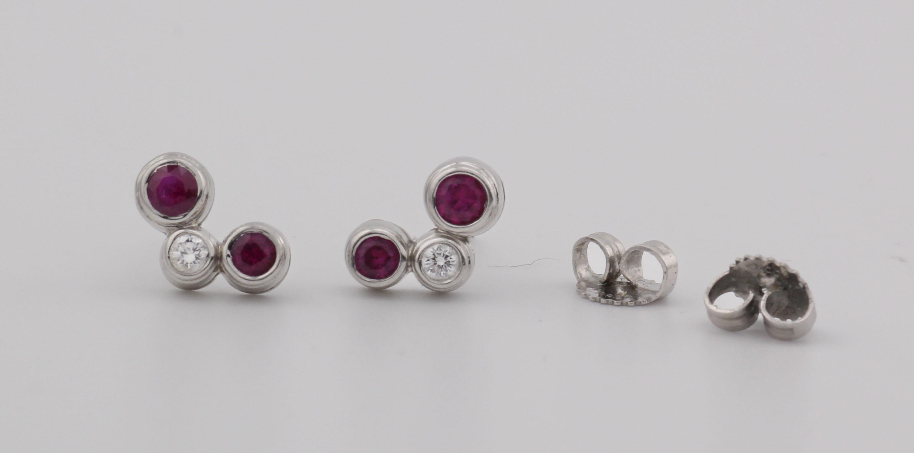 Taglio rotondo Tiffany & Co. Bubbles Ruby Diamond Platinum Stud Earrings in vendita