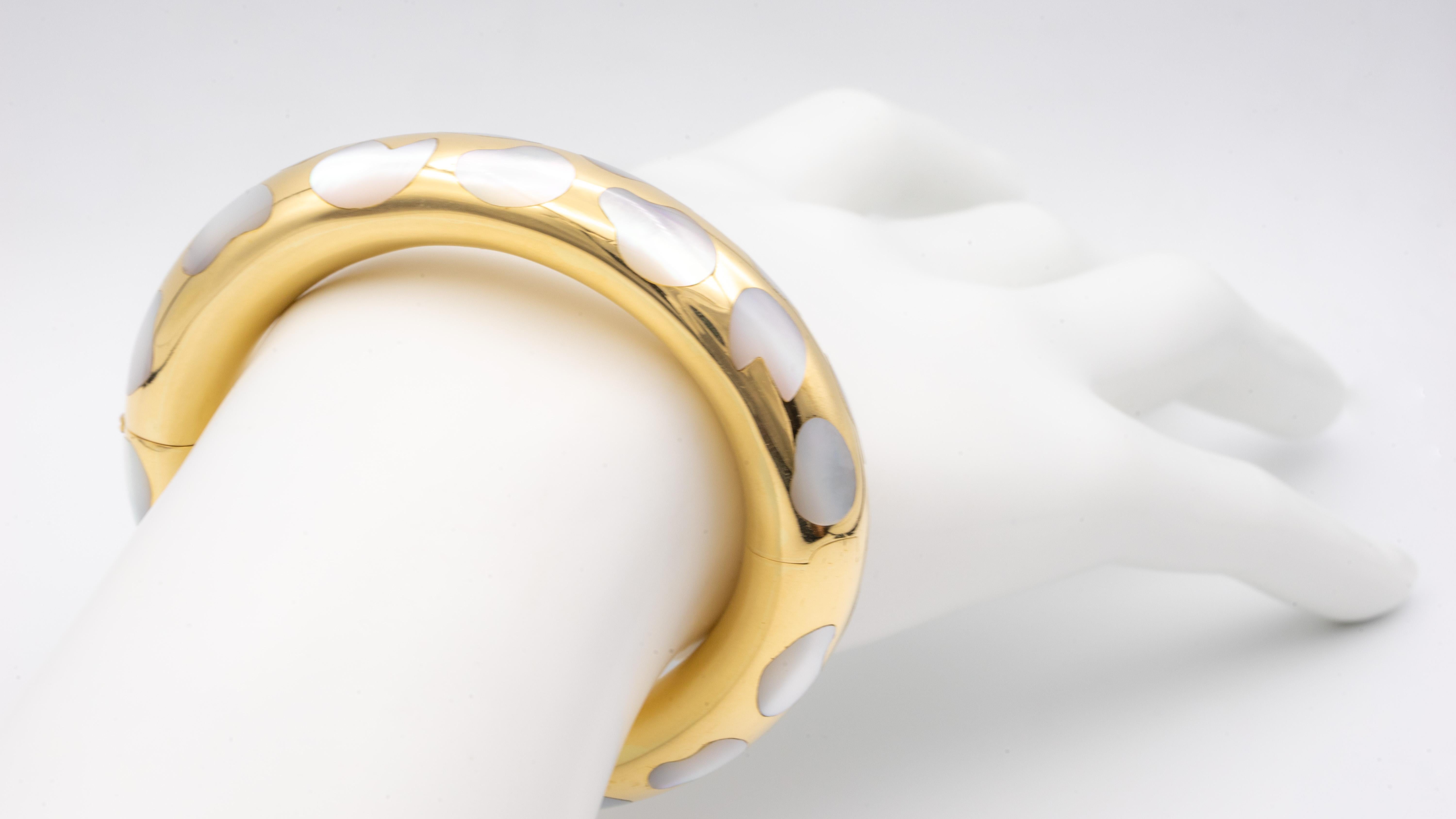 Tiffany & Co. by Angela Cummings Mother of Pearl Bombe Bangle Bracelet In Excellent Condition In New York, NY