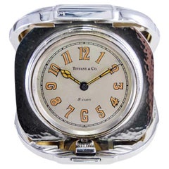 Horloge de 8 jours Art déco en argent sterling martelé à la main Tiffany & Co. par Concord 1930