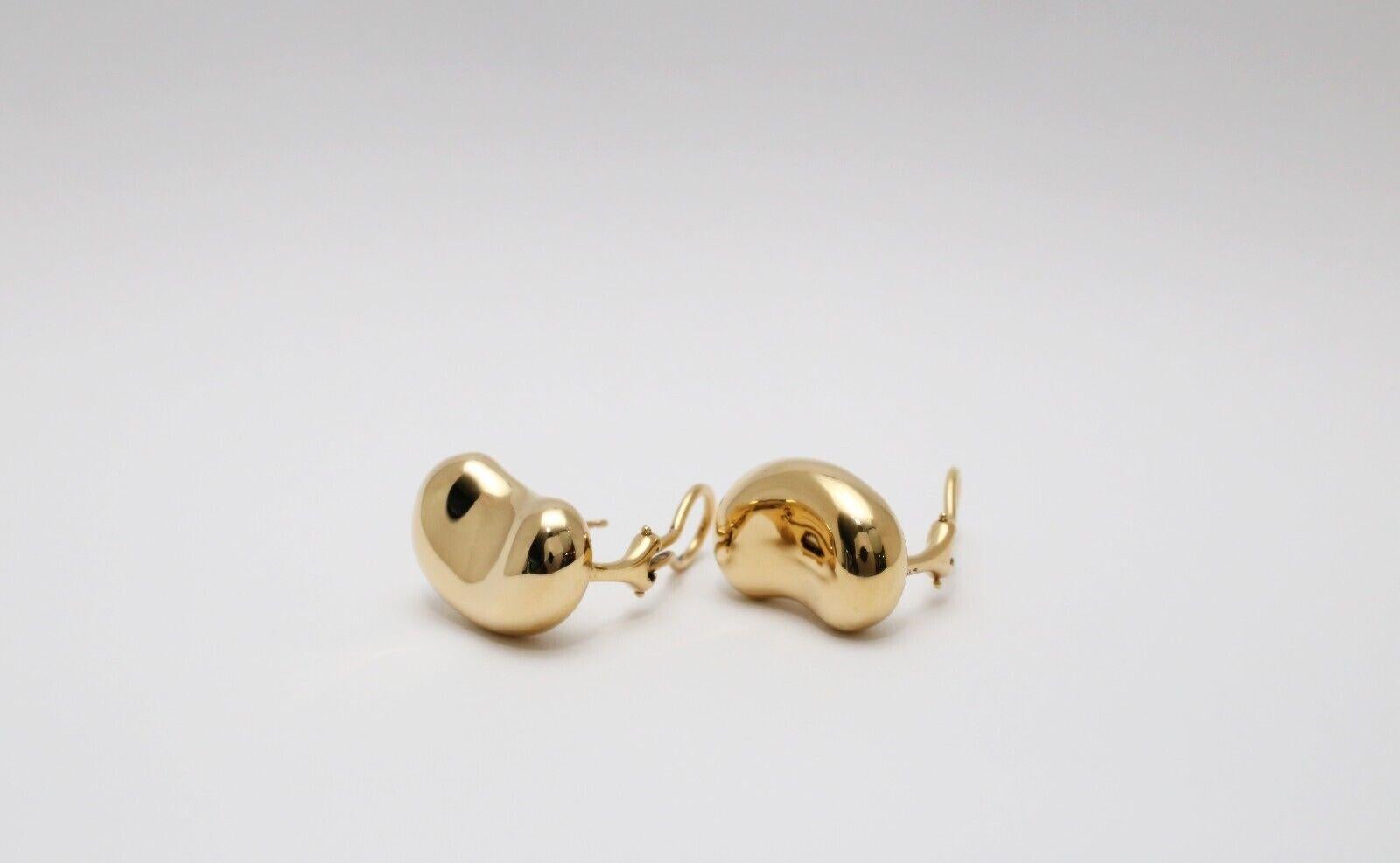 These elegant Tiffany & Co. Jumbo Bean Earrings, designed by the iconic Elsa Peretti, embody organic beauty and simplicity. Crafted from 18K yellow gold, the smooth, sculptural bean-shaped design symbolizes beginnings, growth, and vitality—a