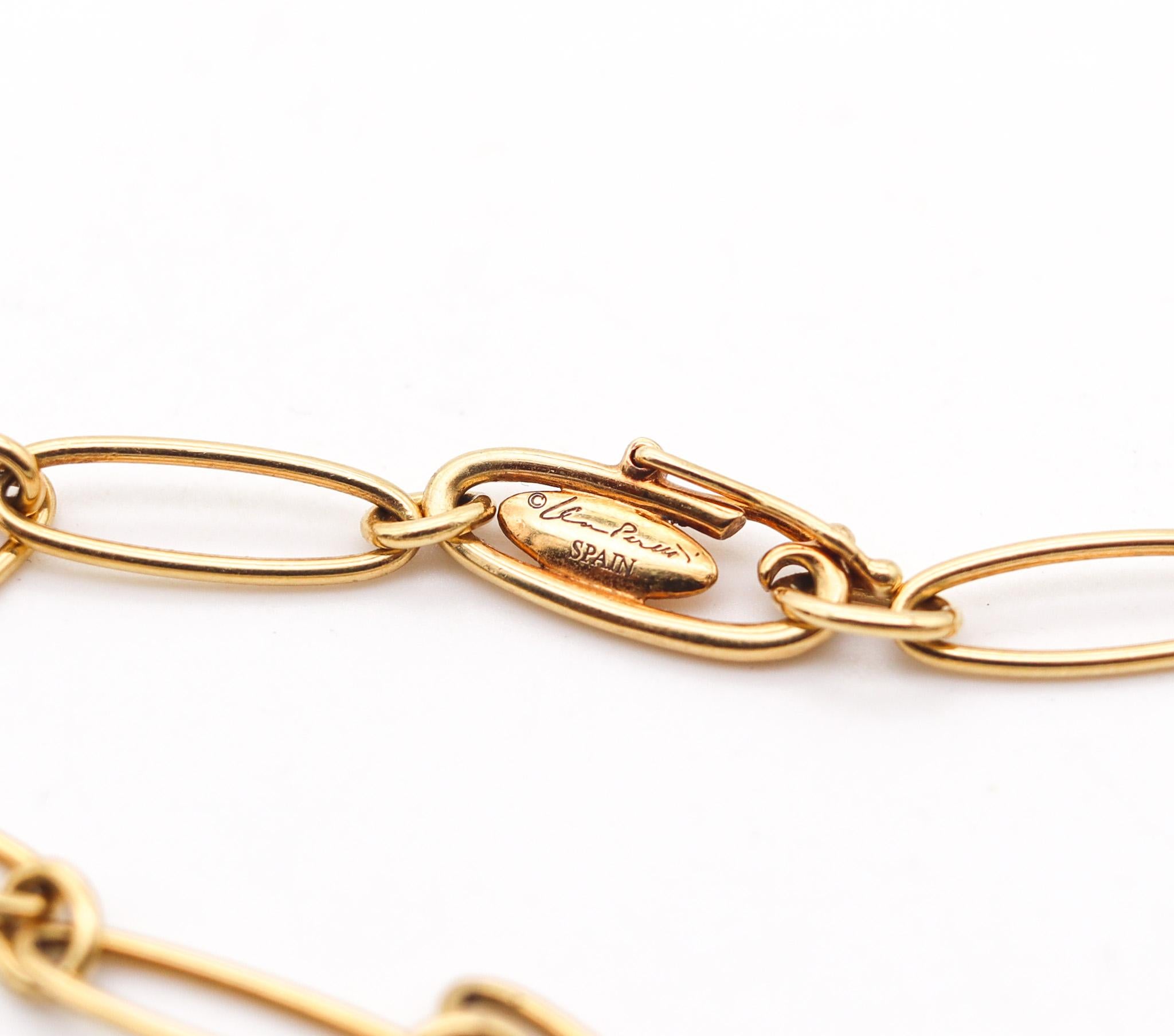 Tiffany & Co By Elsa Peretti Links Bracelet With Heart In Solid 18Kt Yellow Gold In Excellent Condition For Sale In Miami, FL