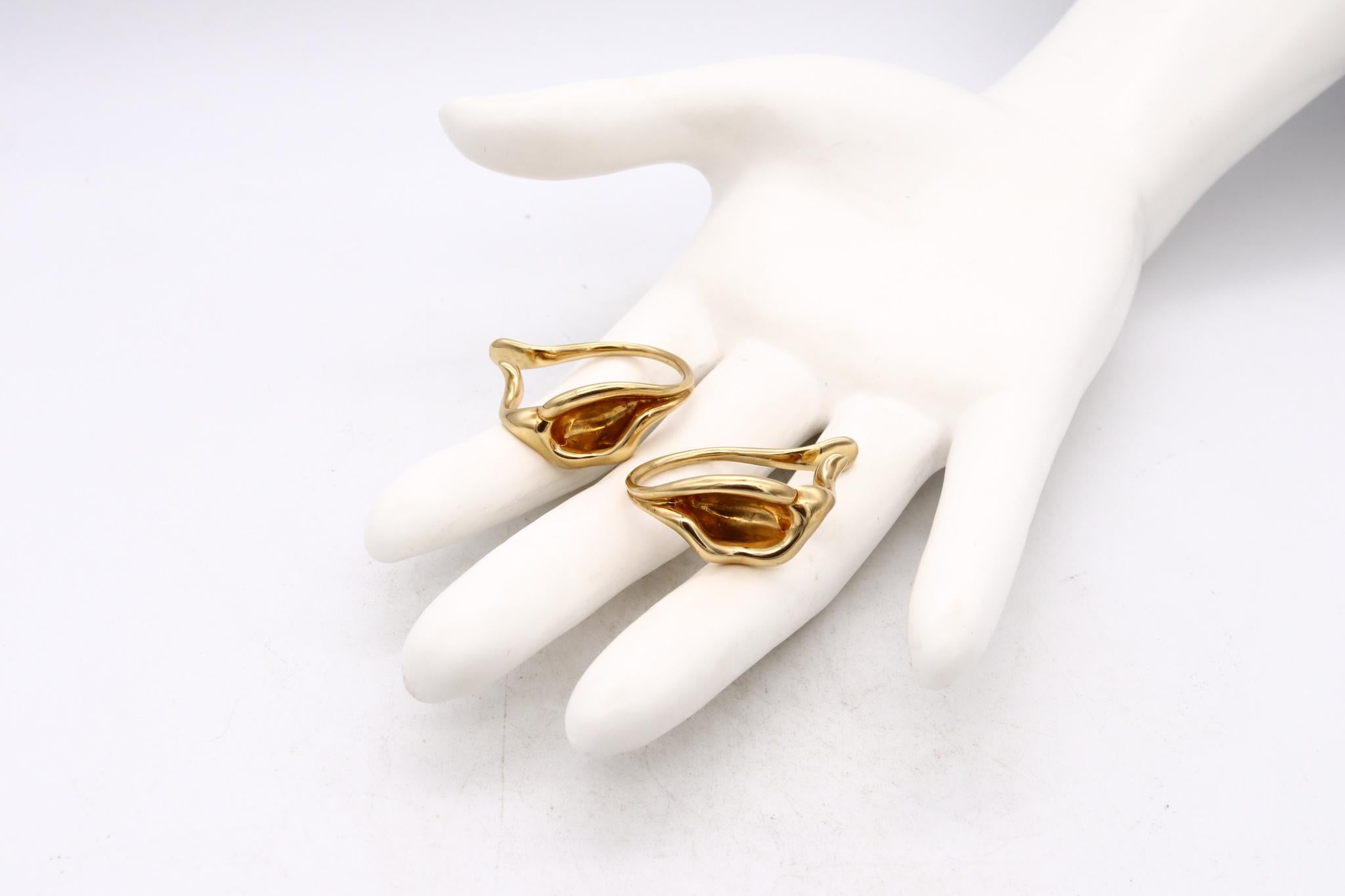 Tiffany Co. by Elsa Peretti Rare Vintage Organic Lilies Earrings Solid 18Kt Gold In Excellent Condition For Sale In Miami, FL
