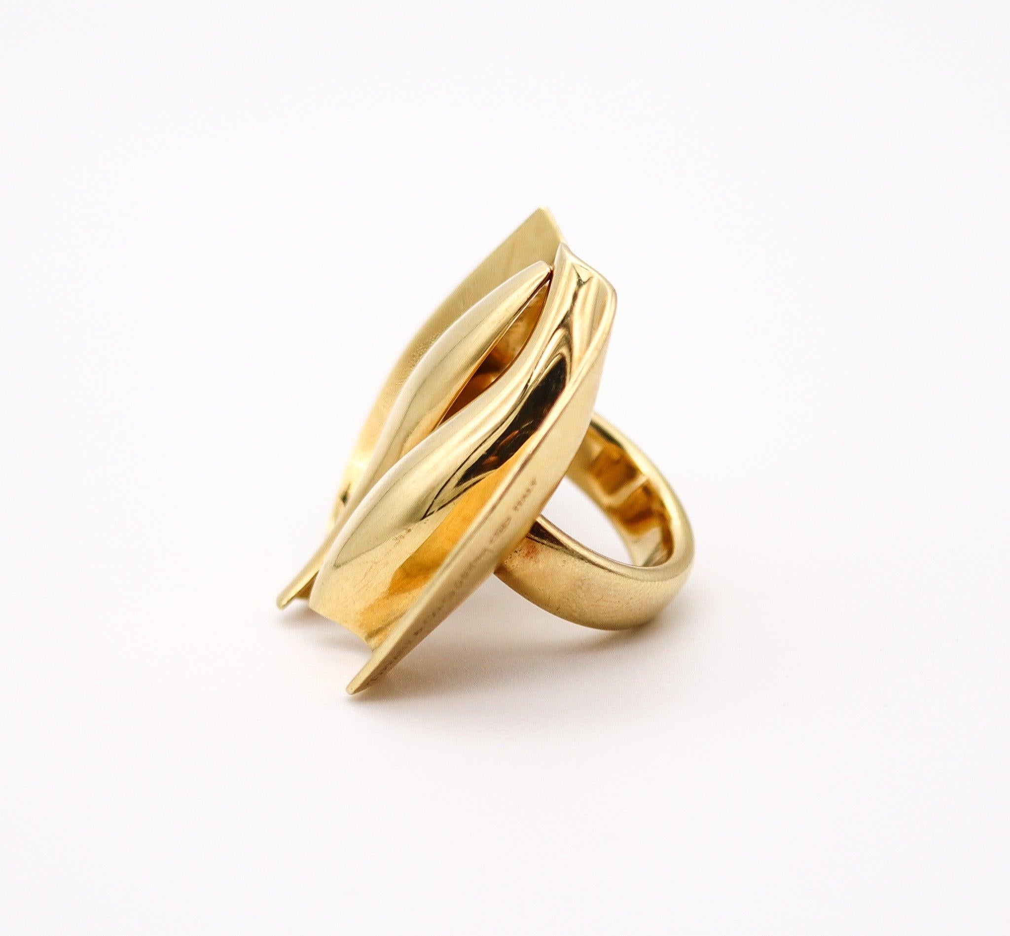 TIFFANY & CO. By Frank Gehry Sculptural Cocktail Ring In Solid 18Kt Yellow Gold In Excellent Condition In Miami, FL