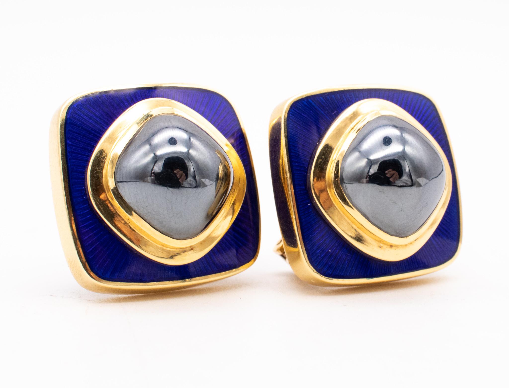 Taille cabochon Tiffany Co. par Leo De Vroomen Paire de clips d'oreilles émaillés en or 18 carats et hématite en vente