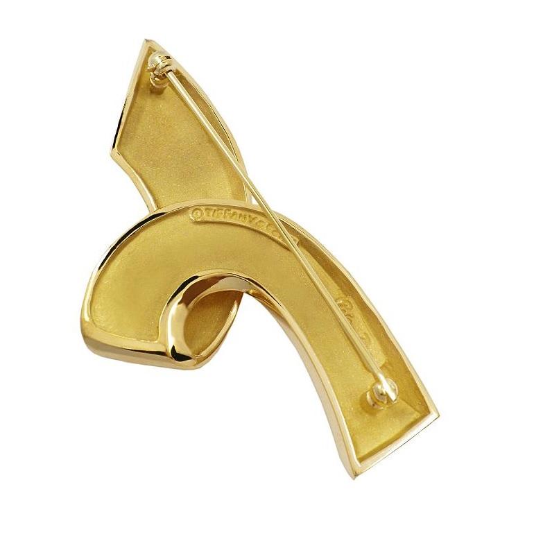 Tiffany & Co by Paloma Picasso 18k Yellow Gold Ribbon Brooch For Sale 2