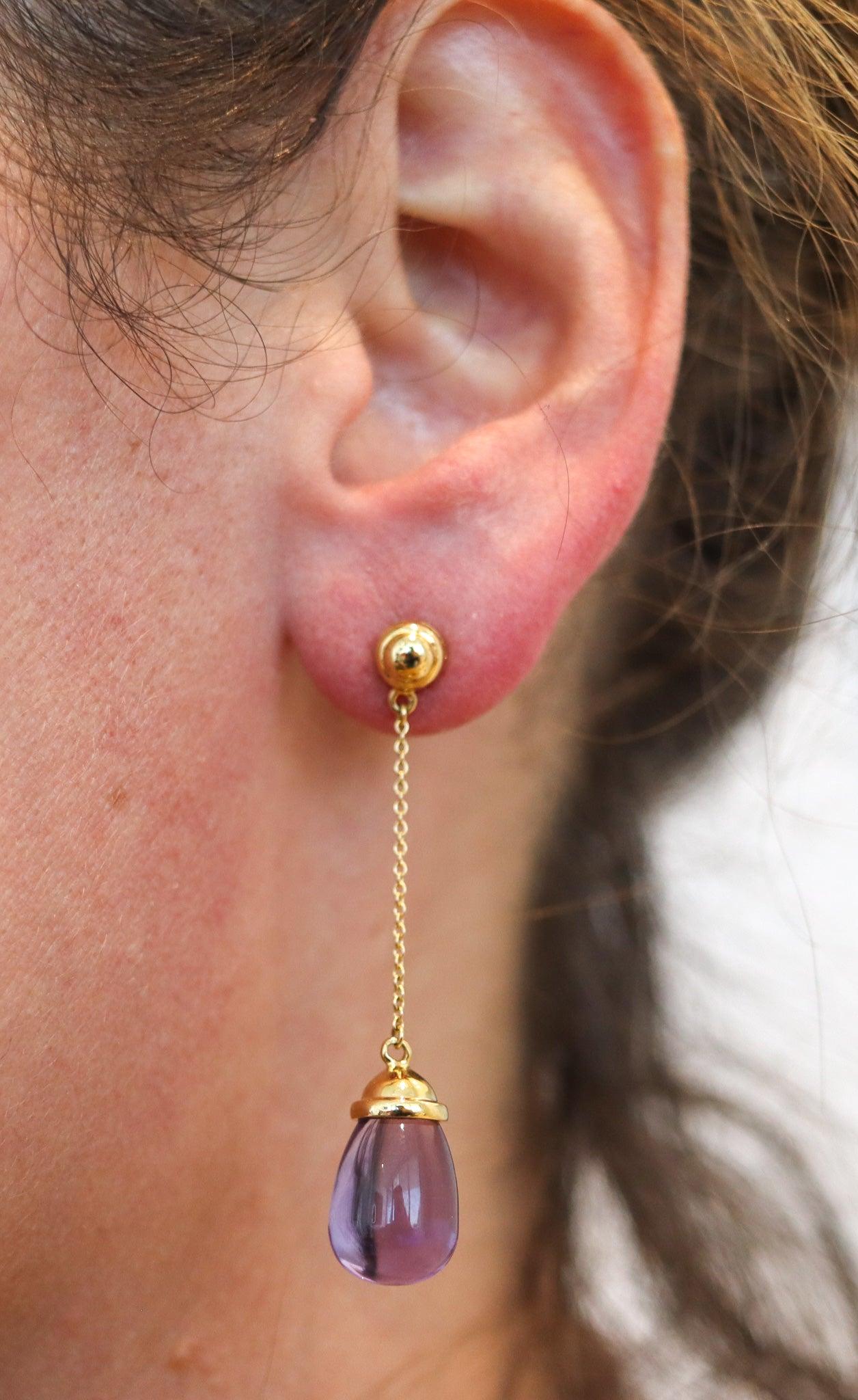 Dangle drops earrings designed by Paloma Picasso for Tiffany & Co.

This is a vintage pair of dangle-drops earrings created in New York City by Paloma Picasso for Tiffany & Co., back in the 1990. These earrings have been crafted in solid yellow gold