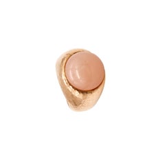 Tiffany Co by Paloma Picasso Hammered Cocktail Ring 18Kt Gold 11.28 Ct Moonstone