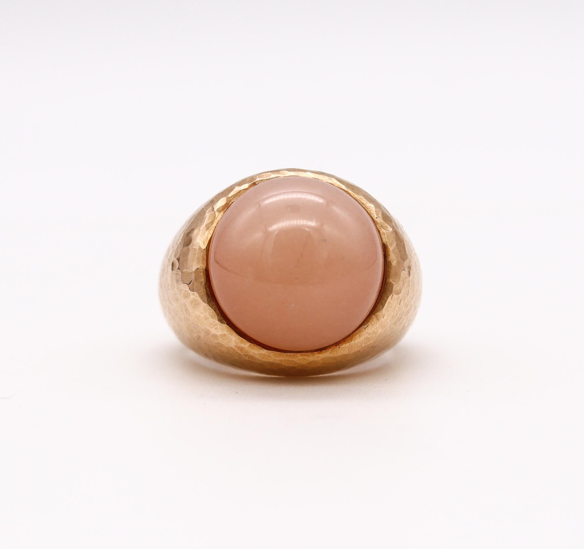 Tiffany Co by Paloma Picasso Hammered Cocktail Ring 18Kt Gold 11.28 Ct Moonstone In Excellent Condition In Miami, FL