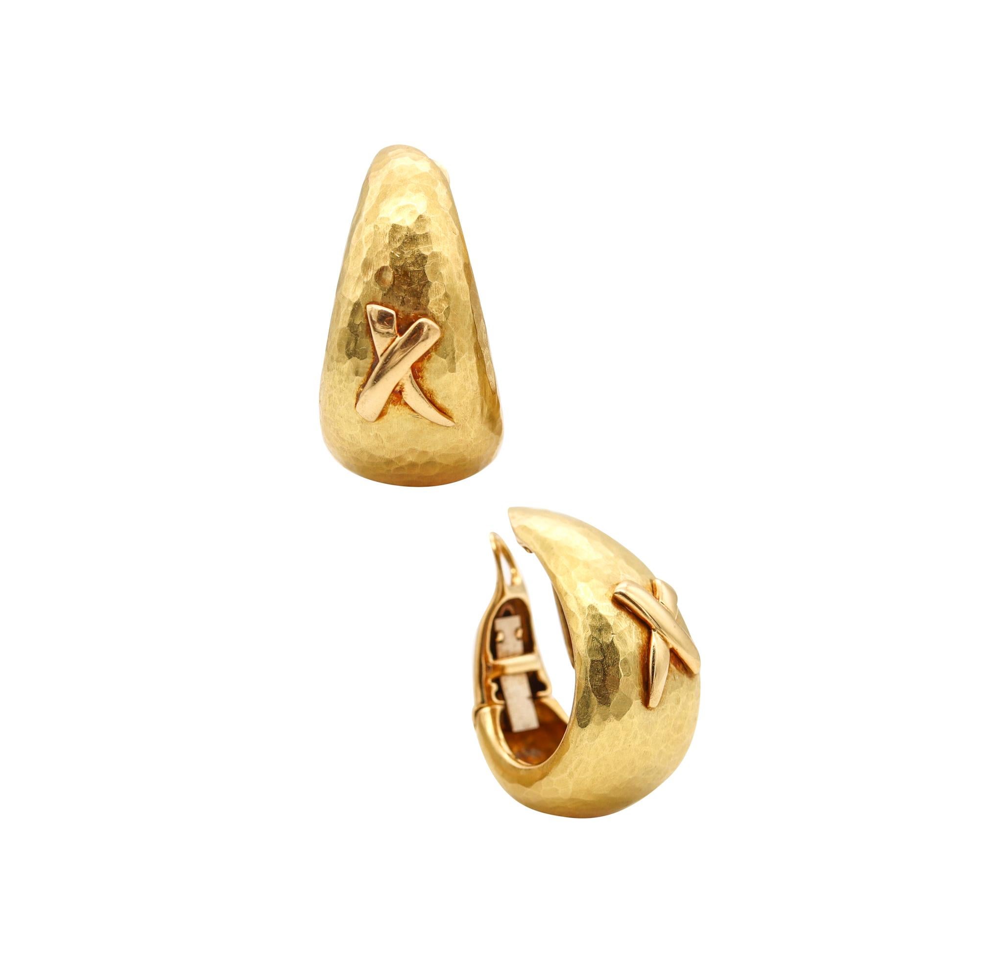 Modernist Tiffany & Co. by Paloma Picasso Pair of Graffiti Earrings in Hammered 18Kt Gold For Sale