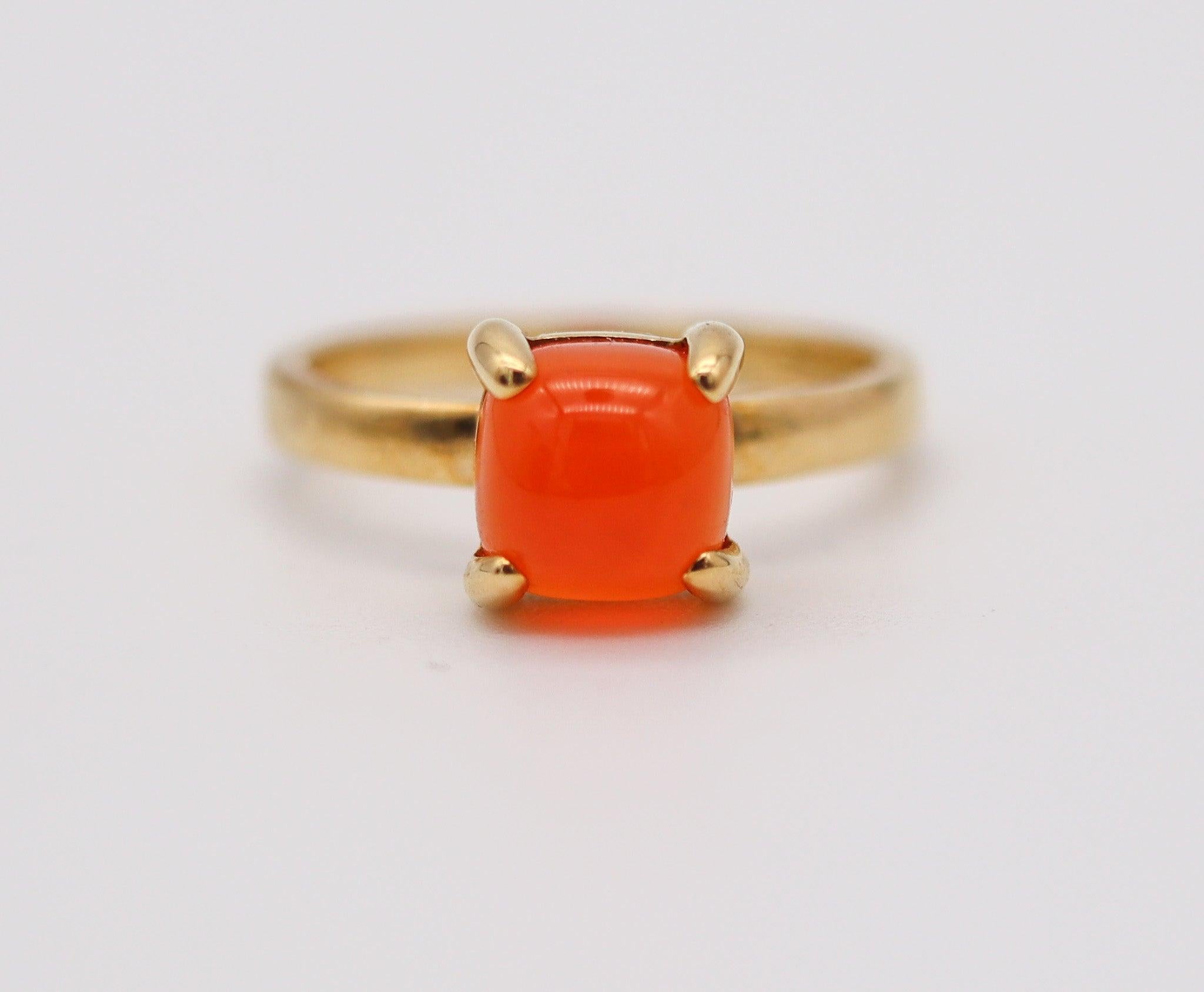 Anello di zucchero disegnato da Paloma Picasso per Tiffany & Co.

Si tratta di un bellissimo e coloratissimo anello di zucchero creato a New York da Paloma Picasso per Tiffany & Co. alla fine degli anni Ottanta. L'anello è stato realizzato in oro