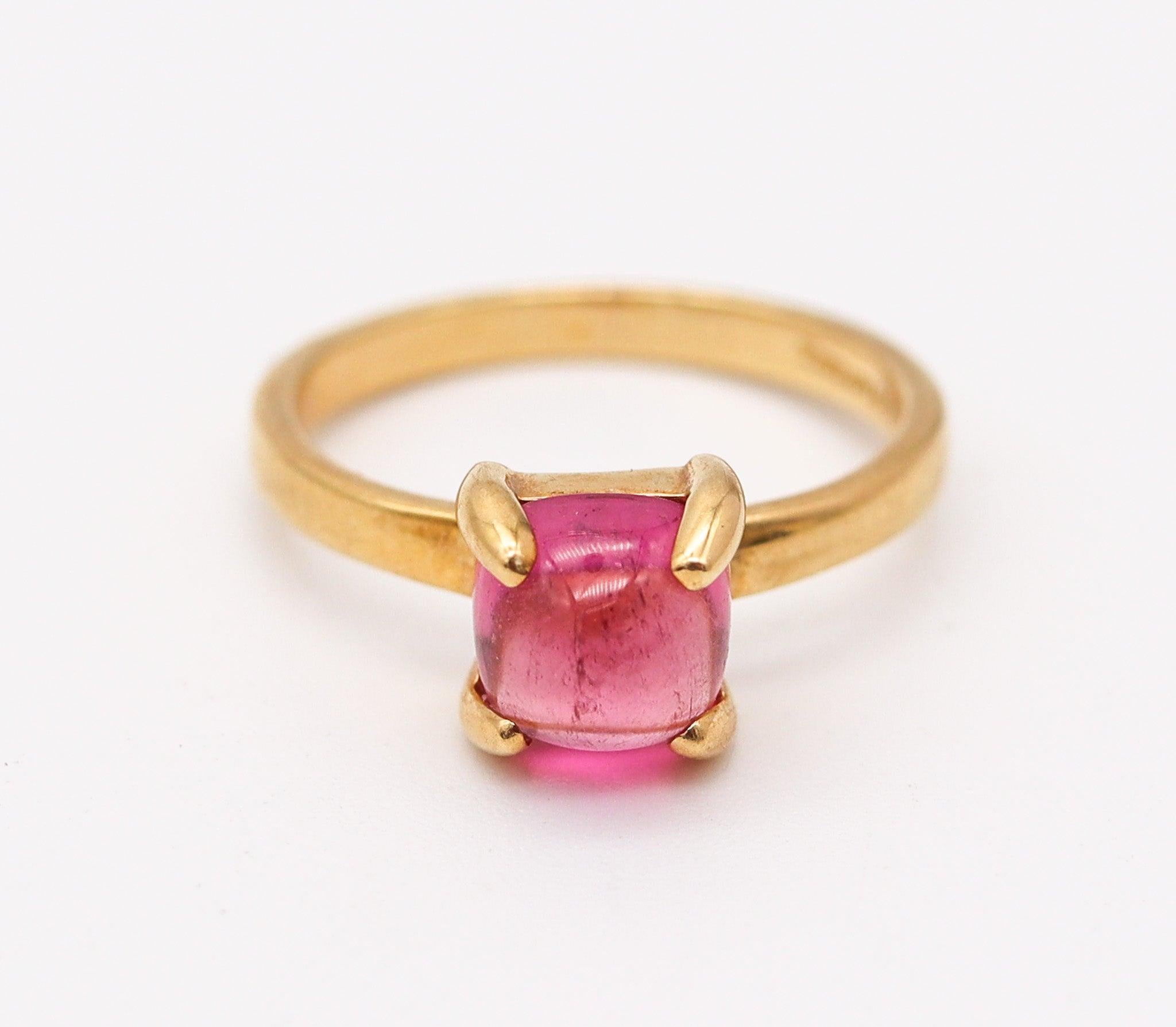 Anello di zucchero disegnato da Paloma Picasso per Tiffany & Co.

Si tratta di un bellissimo e coloratissimo anello di zucchero creato a New York da Paloma Picasso per Tiffany & Co. alla fine degli anni Ottanta. L'anello è stato realizzato in oro