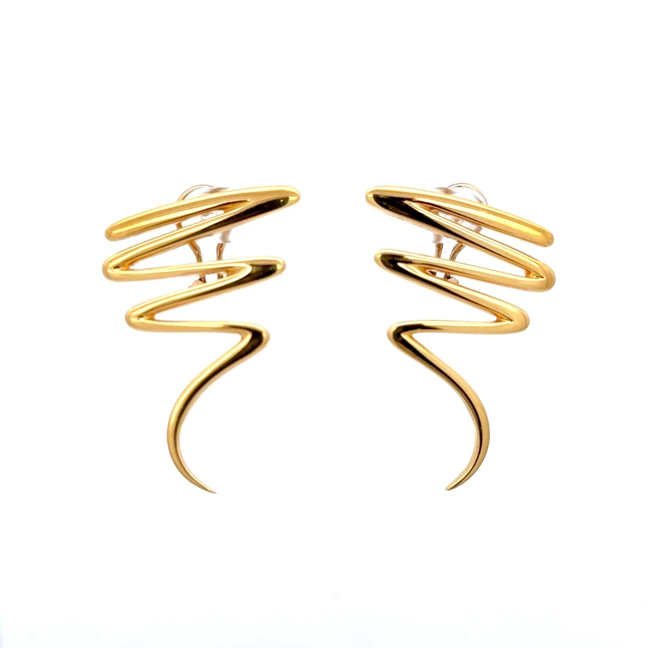Tiffany & Co. by Paloma Picasso Swirl Earrings 18K Yellow Gold In Excellent Condition For Sale In Dallas, TX