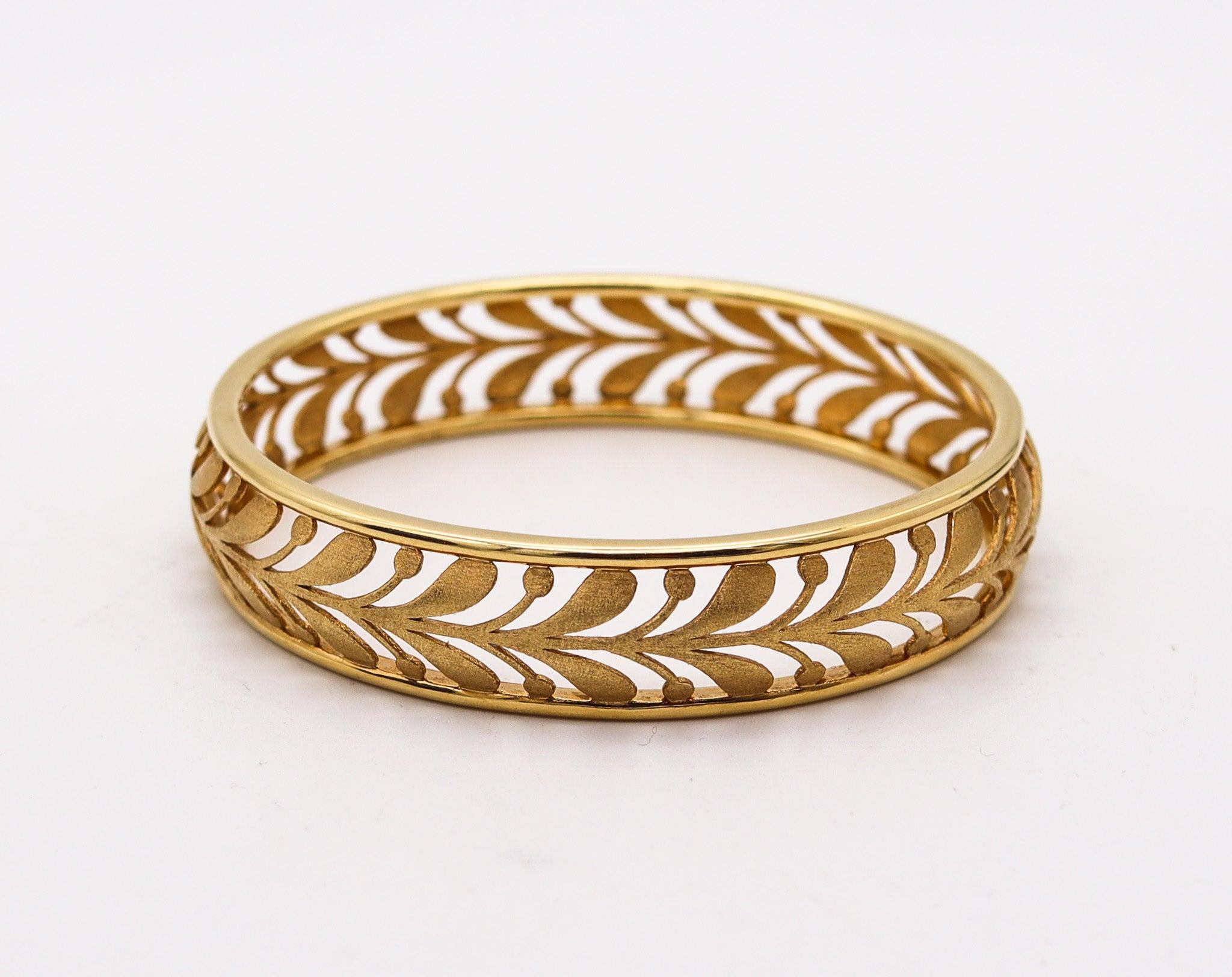Bangle bracelet designed by Paloma Picasso for Tiffany & Co.

This is a beautiful bangle bracelet, created at the Tiffany & Co. Studios in New York City by Paloma Picasso. This slide-on bangle is from the Villa Paloma Palms collection and was