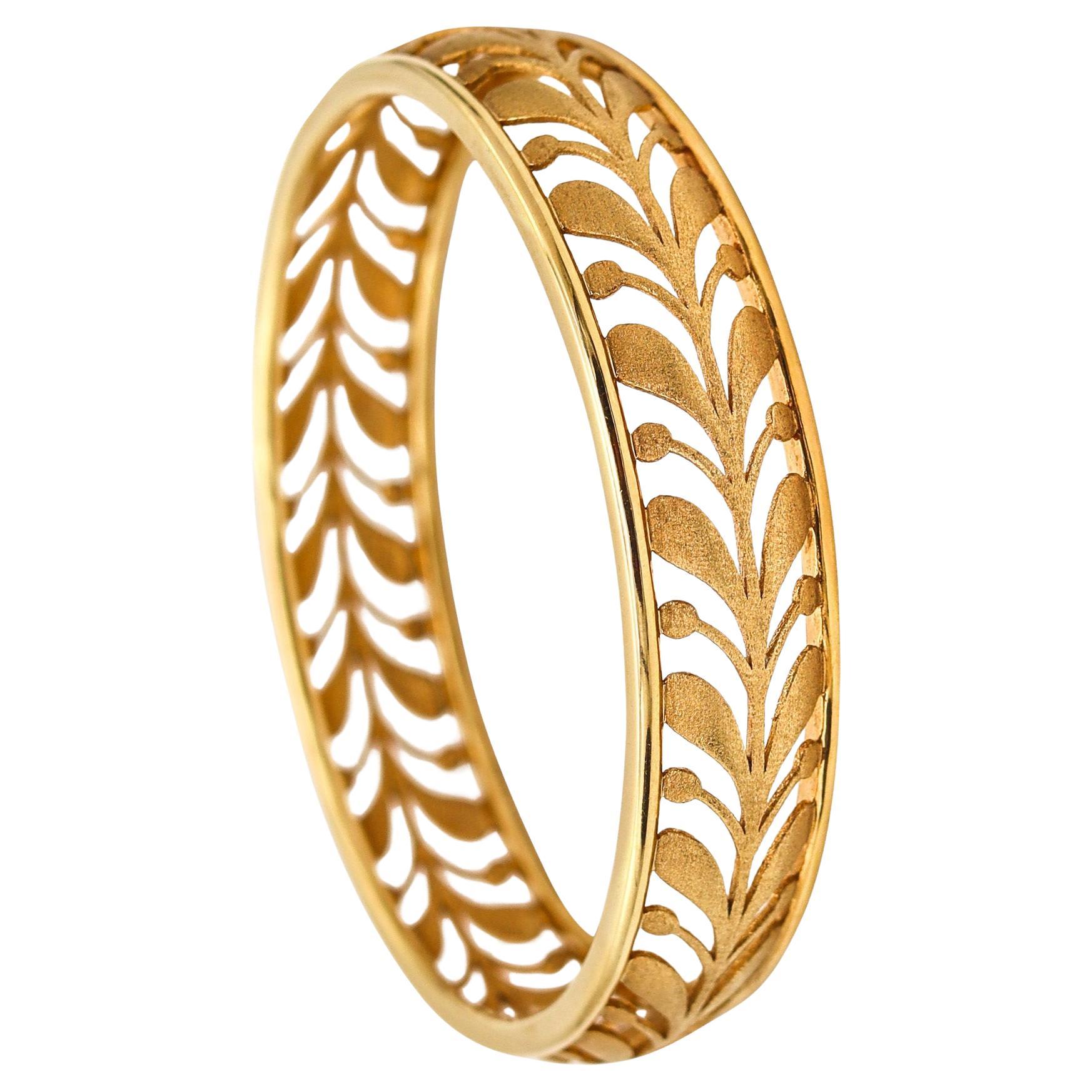 TIFFANY & CO. By Paloma Picasso Villa Palms Leaf Bangle In 18Kt Yellow Gold