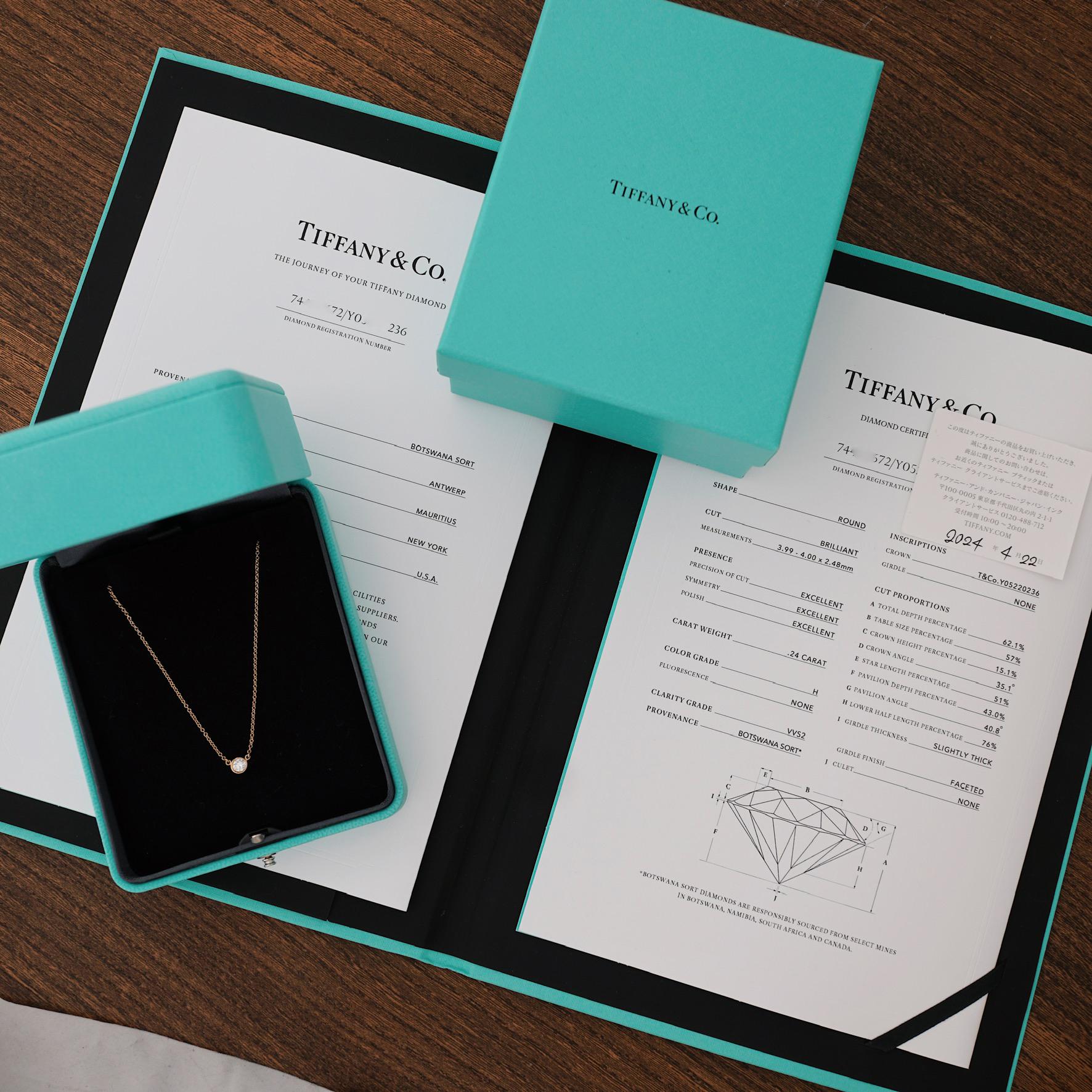 Tiffany & Co, collier Elsa Peretti By the Yard en diamant et or jaune 18K,
Coupe ronde brillante certifiée Tiffany 0,24 carat, couleur H et clarté VVS1 et qualité Triple X.
Monté en or jaune 18K avec une chaîne de 16