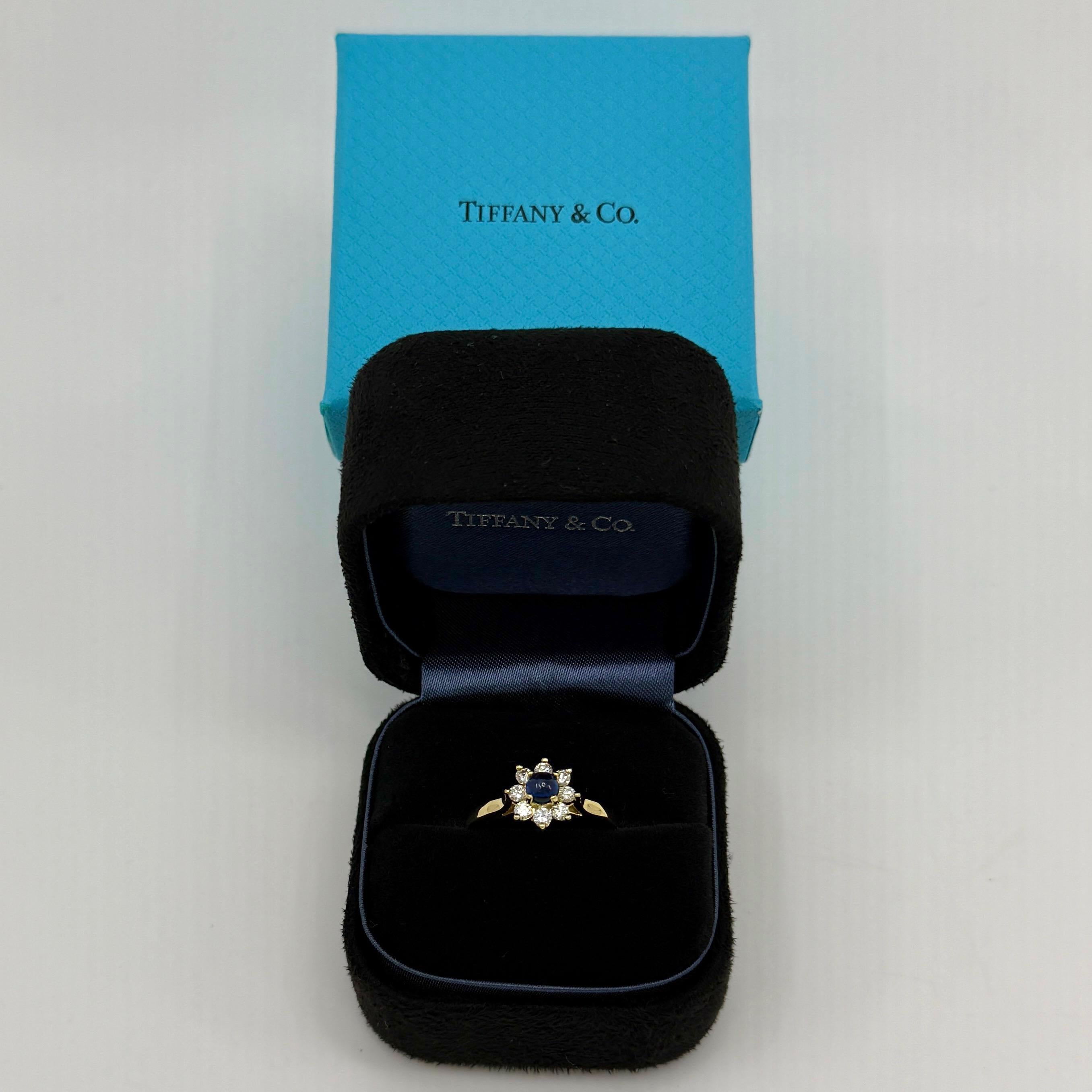 Tiffany & Co. Anello a fiore con zaffiro rotondo cabochon e diamante in oro 18 ct. in vendita 5