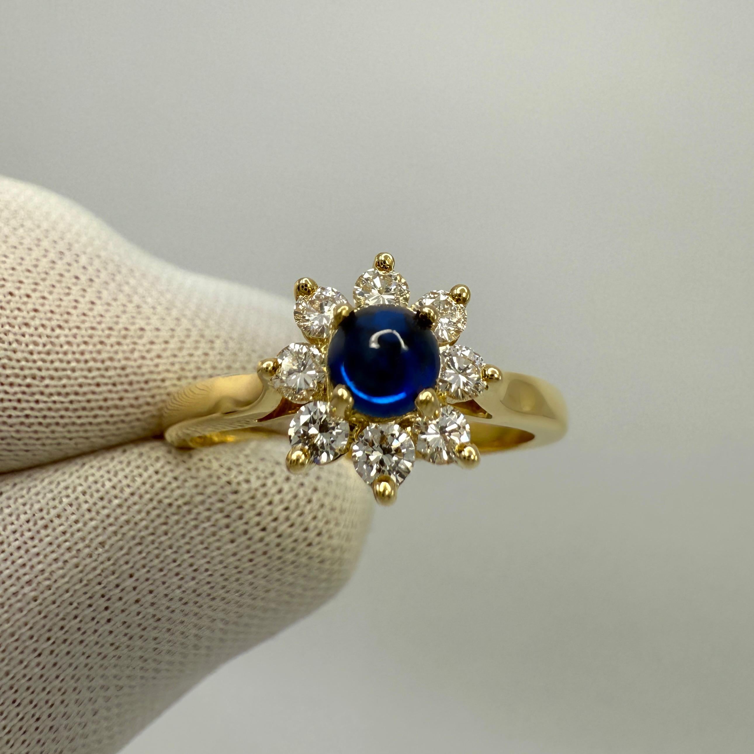 Cabochon Tiffany & Co. Anello a fiore con zaffiro rotondo cabochon e diamante in oro 18 ct. in vendita