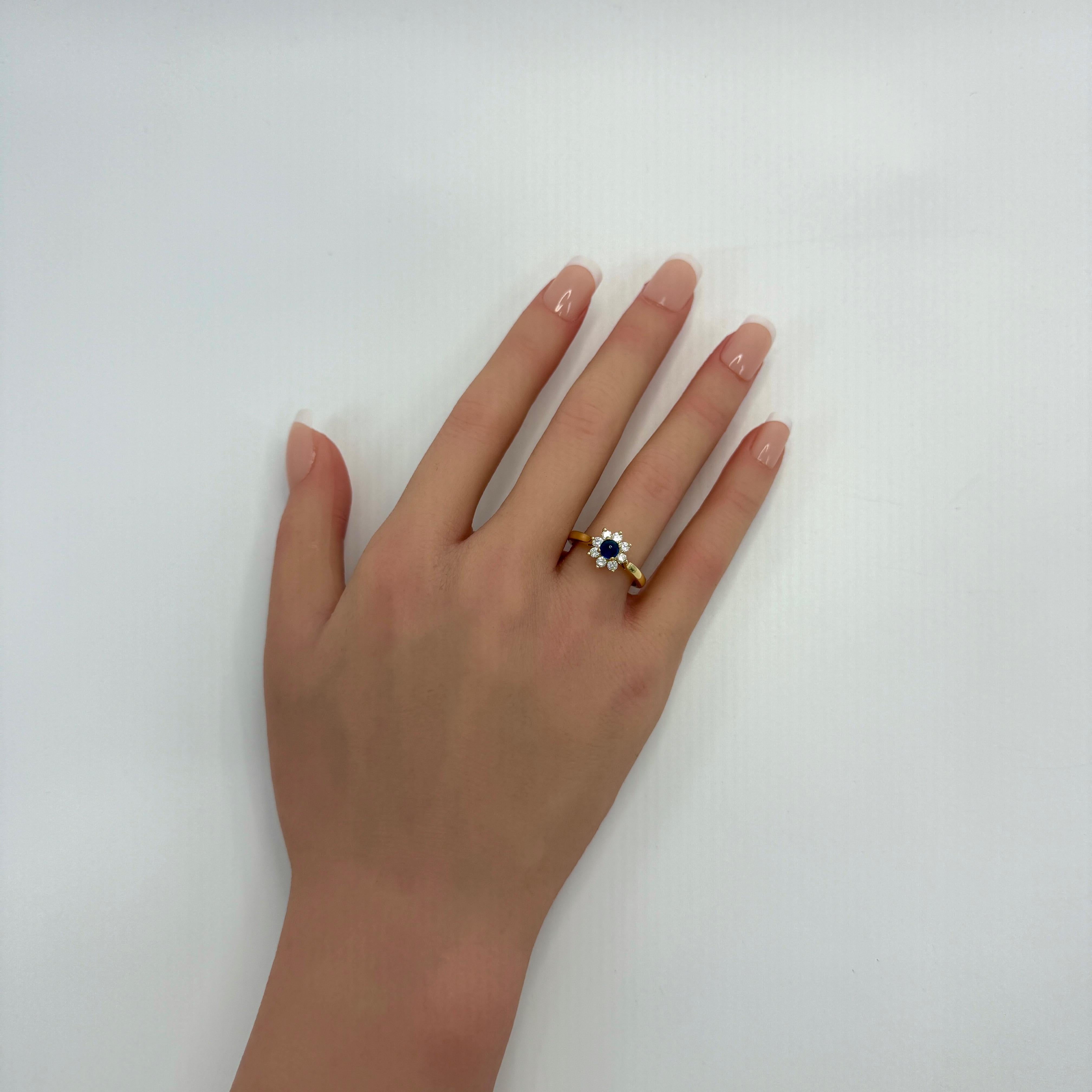 Donna Tiffany & Co. Anello a fiore con zaffiro rotondo cabochon e diamante in oro 18 ct. in vendita