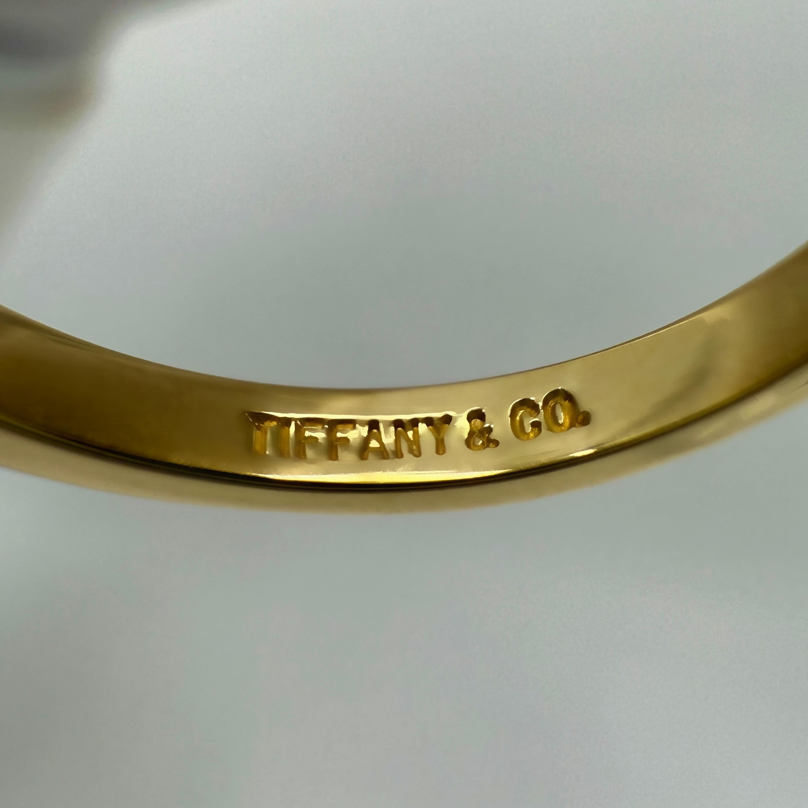 Tiffany & Co. Anello a fiore con zaffiro rotondo cabochon e diamante in oro 18 ct. in vendita 1