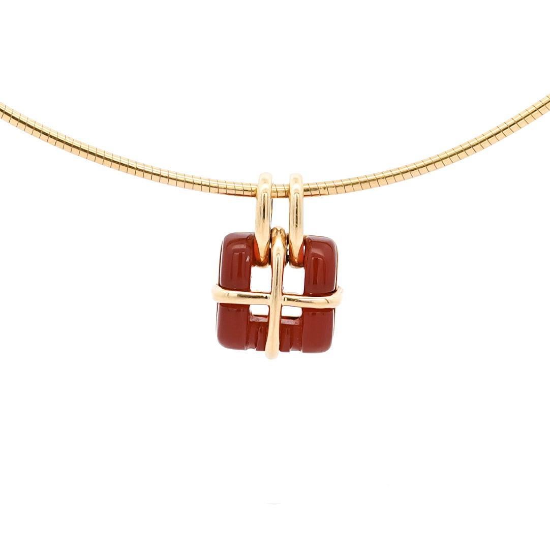 Tiffany & Co. Colgante de Cornalina en Collar de Cadena de Serpiente de Oro de 18K 5