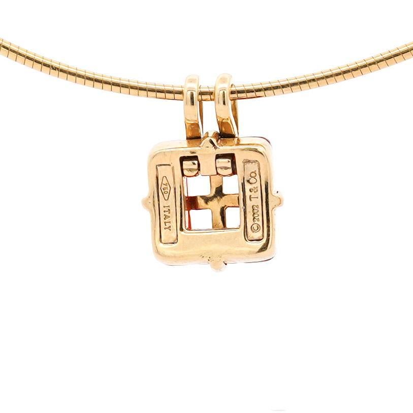 Tiffany & Co. Colgante de Cornalina en Collar de Cadena de Serpiente de Oro de 18K 1