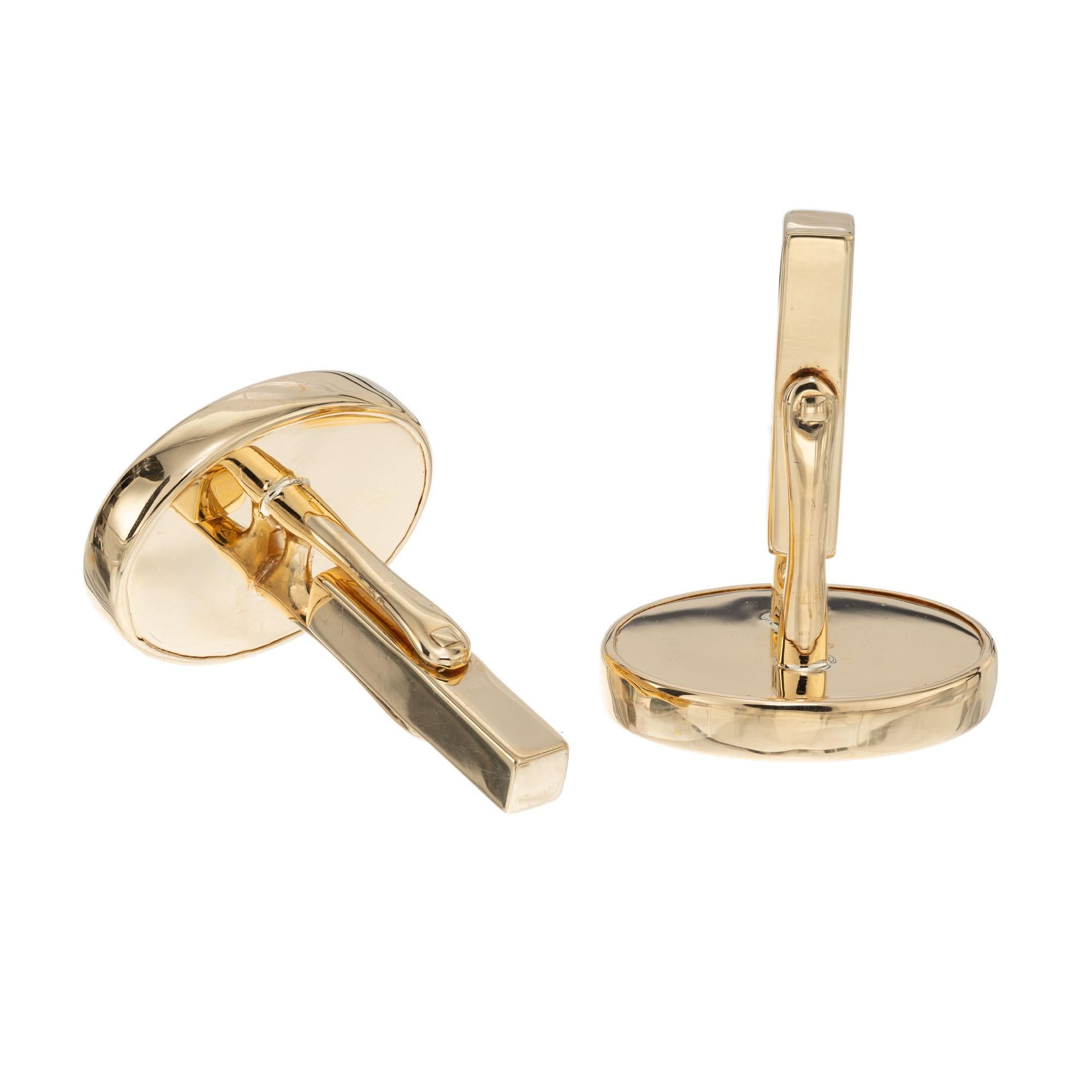 Tiffany & Co. Carnelian Yellow Gold Cufflinks In Good Condition In Stamford, CT