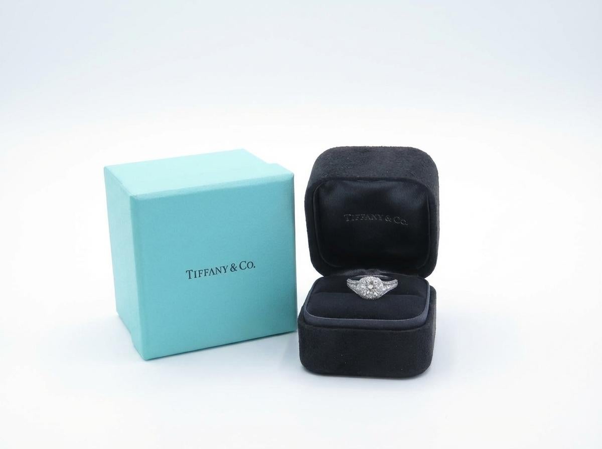 Tiffany & Co. Cert. Diamante talla cojín Eng. Anillo, 1,10 Quilates F VS1 - 1,80 TCW Corte cojín en venta