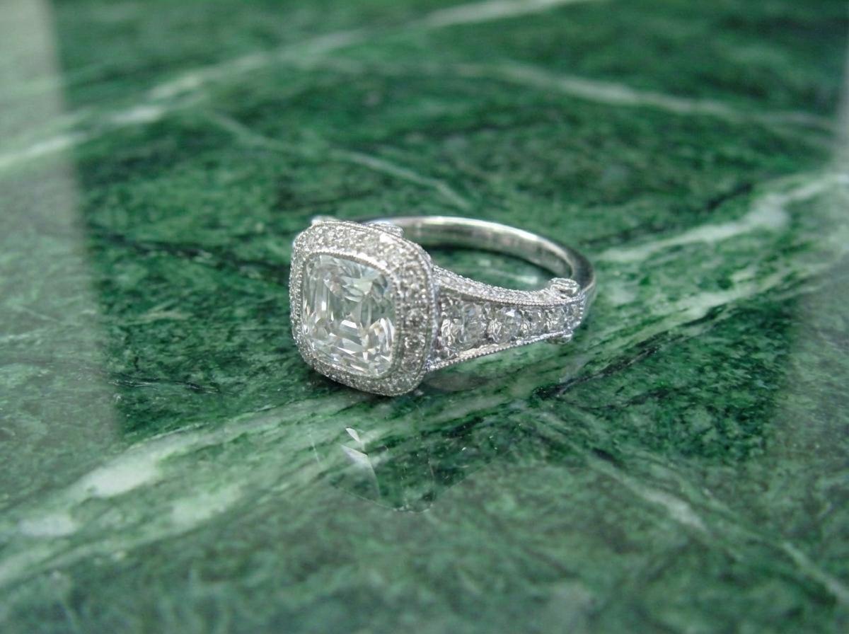 Tiffany & Co. Cert. Diamante talla cojín Eng. Anillo, 1,10 Quilates F VS1 - 1,80 TCW en Excelente estado para la venta en Chicago, IL