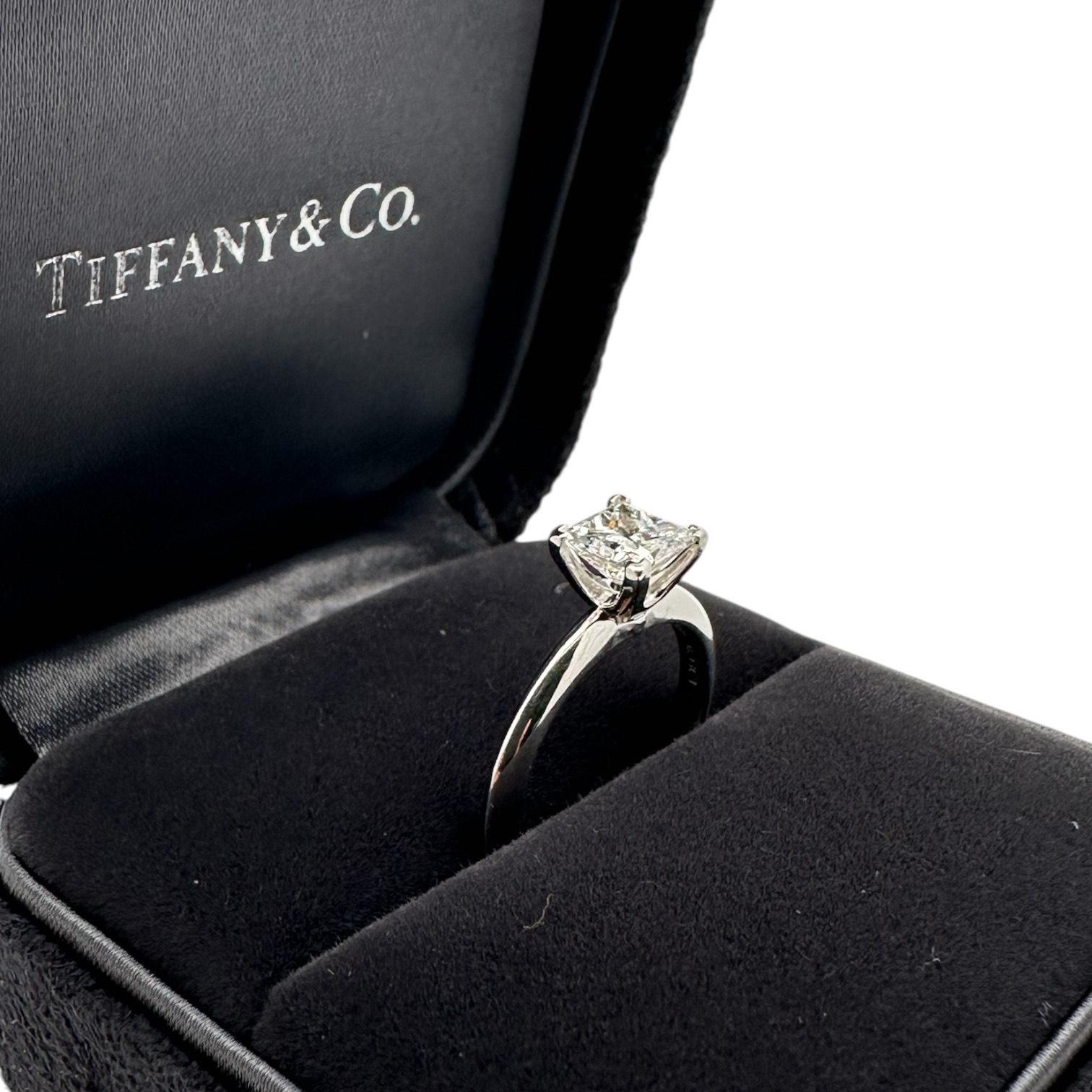 Women's or Men's Tiffany & Co. Certificate .93CT F VVS2 Platinum Solitaire Engagement Ring For Sale