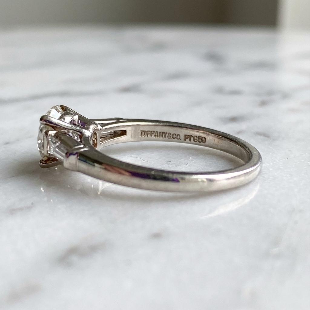 Tiffany & Co. Bague de fiançailles certifiée 1,06 carat diamant rond brillant VVS2 Excellent état - En vente à Chicago, IL