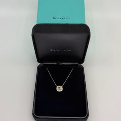 Ciondolo Tiffany & Co. in oro 18k e platino con diamante giallo “Fancy” certificato della collezione Soleste