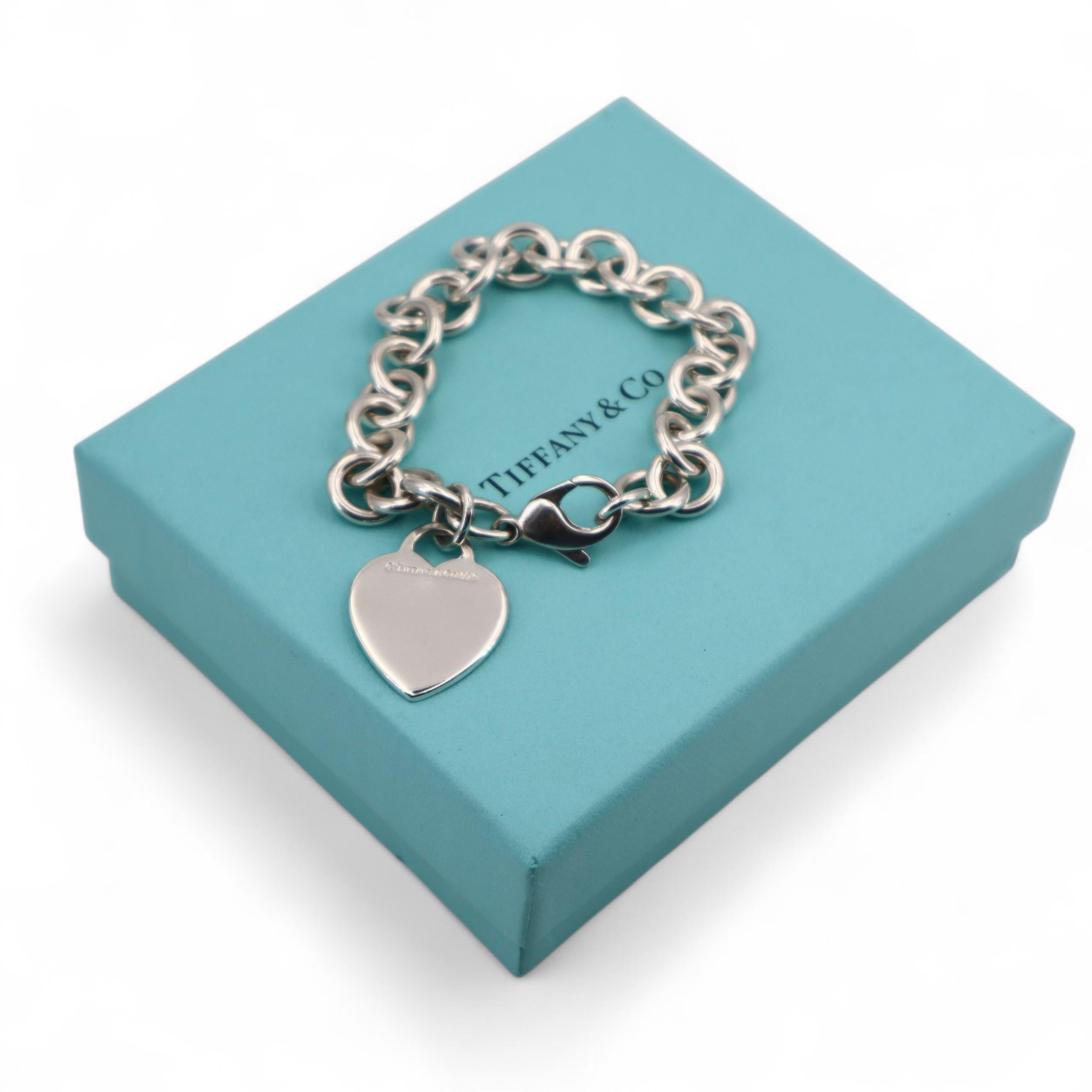 Tiffany & Co. Pulsera de cadena con dije de corazón en plata de ley en venta 1