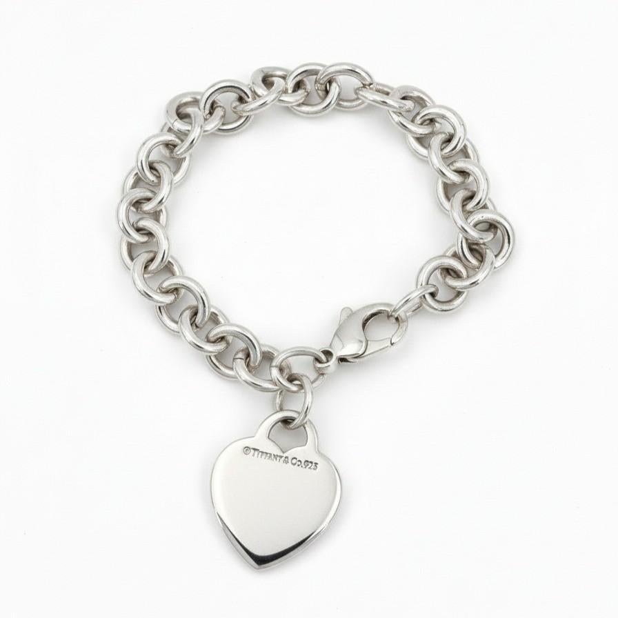 Tiffany & Co. Bracelet en chaîne avec breloque en forme de cœur en argent sterling