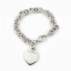 Tiffany & Co. Bracelet en chaîne avec breloque en forme de cœur en argent sterling