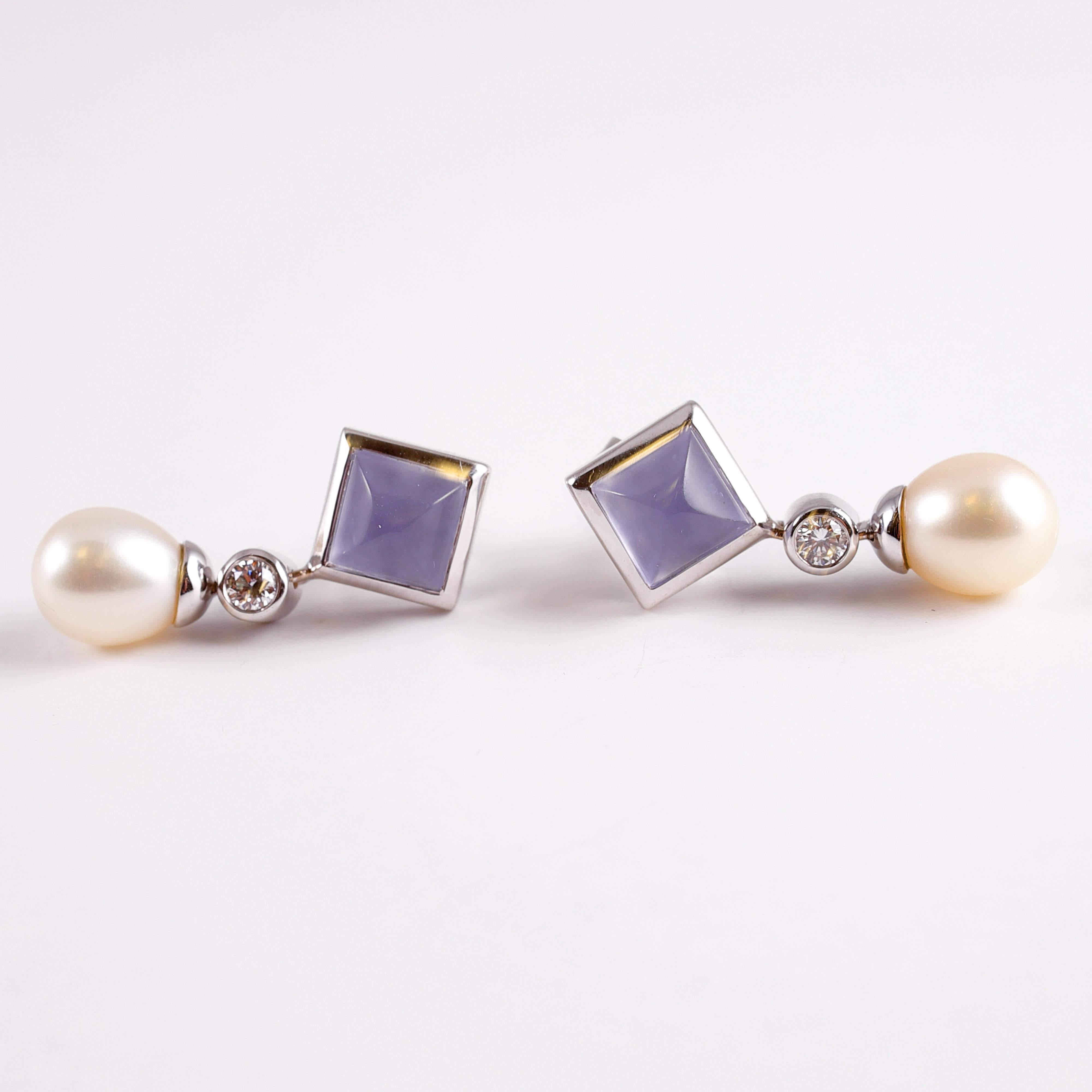 Taille ronde Tiffany & Co. Pendants d'oreilles en calcédoine et perles en vente