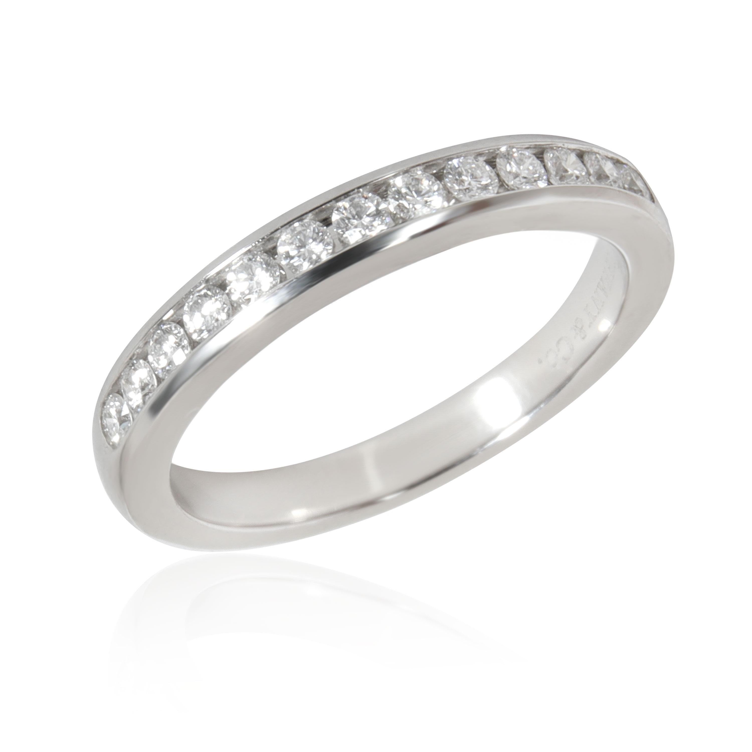 Tiffany & Co. Diamant-Hochzeitsring aus Platin mit Kanaldiamant 0,24 Karat im Zustand „Hervorragend“ im Angebot in New York, NY