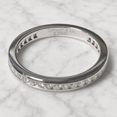 Tiffany & Co. Fede nuziale con diamanti Eternity incastonati a canale, platino 950