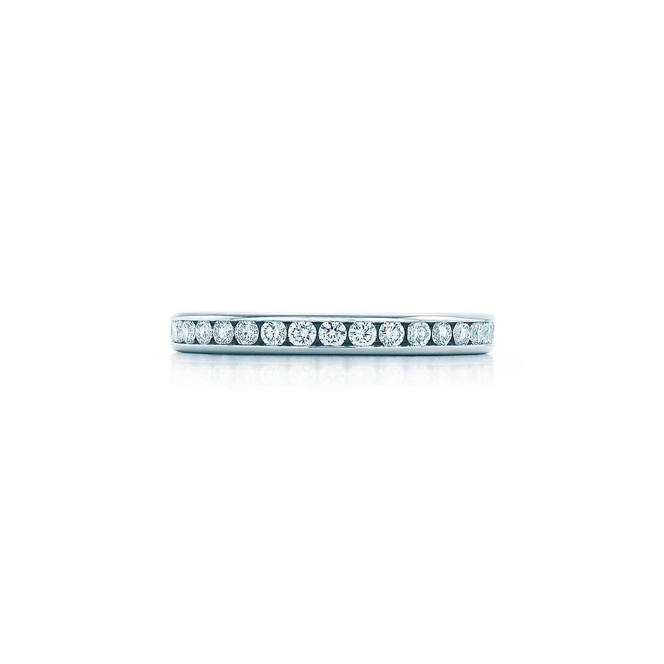 Runder Diamant-Halbkreis-Hochzeitsring aus Platin mit Kanalfassung von Tiffany & Co #1 im Angebot 8