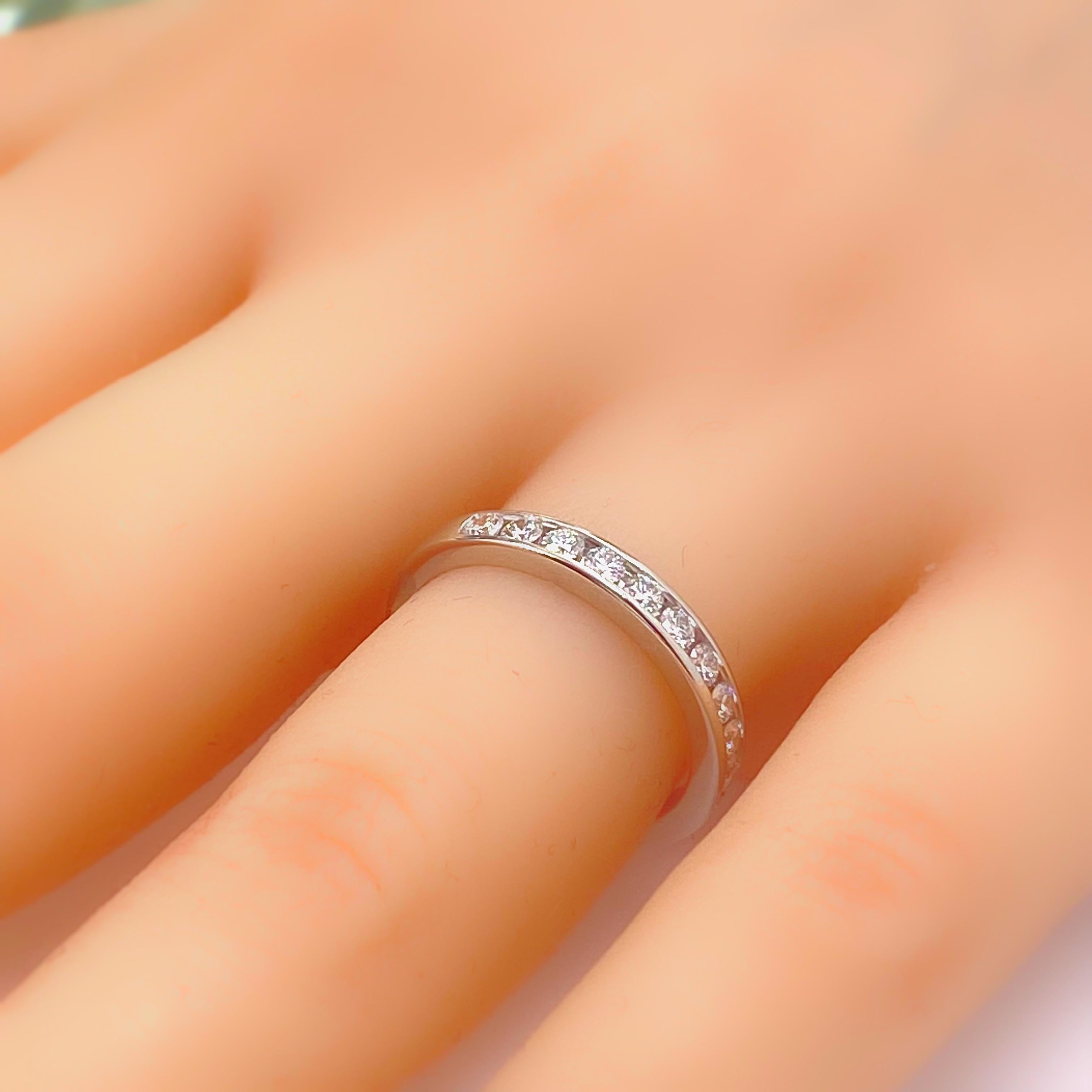 Runder Diamant-Halbkreis-Hochzeitsring aus Platin mit Kanalfassung von Tiffany & Co #1 im Angebot 1