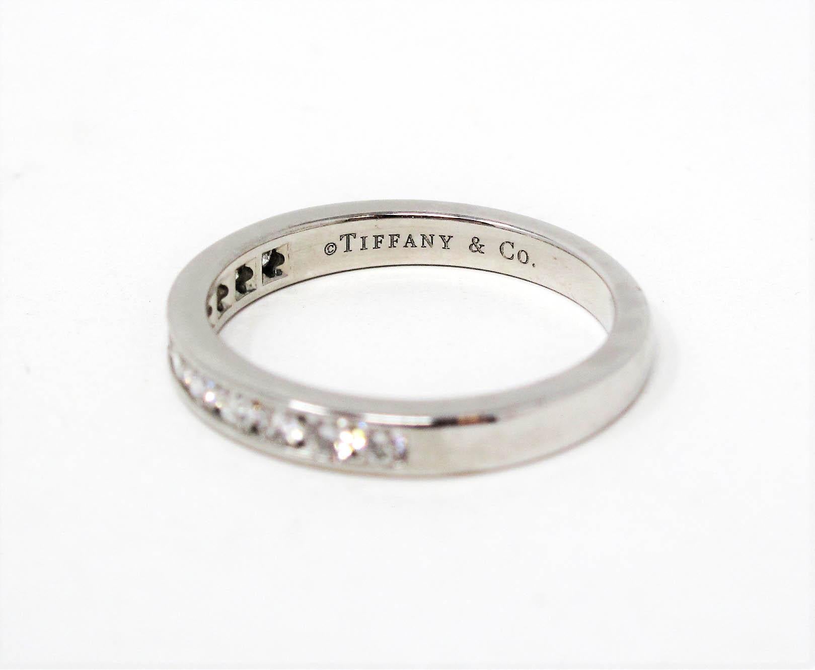 Tiffany & Co. Platin Channel Set Semi Eternity Diamond Anniversary Band Ring im Zustand „Hervorragend“ im Angebot in Scottsdale, AZ