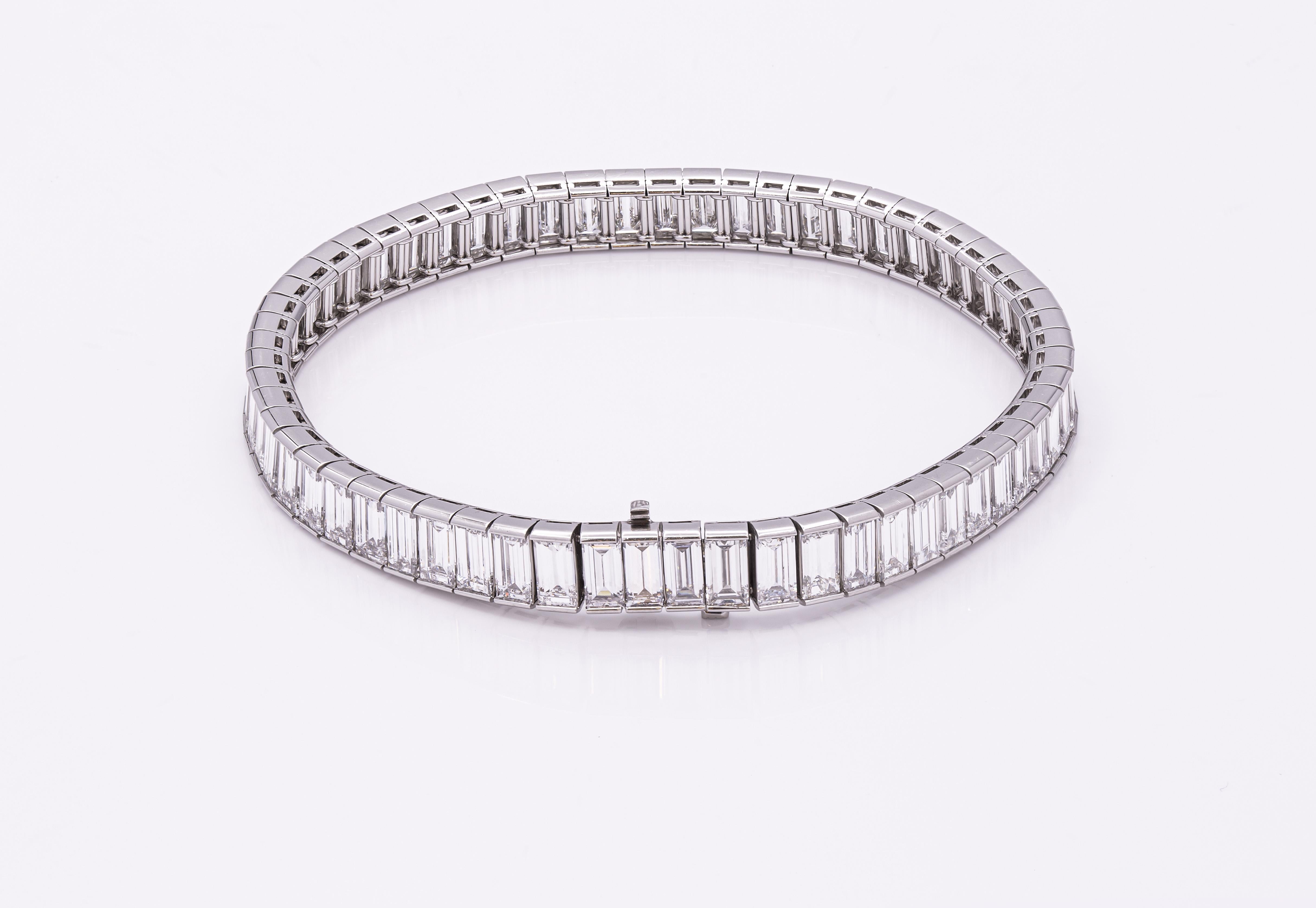 Tiffany & Co. Kanalisiertes Tennisarmband mit Baguettesteinen (Moderne)