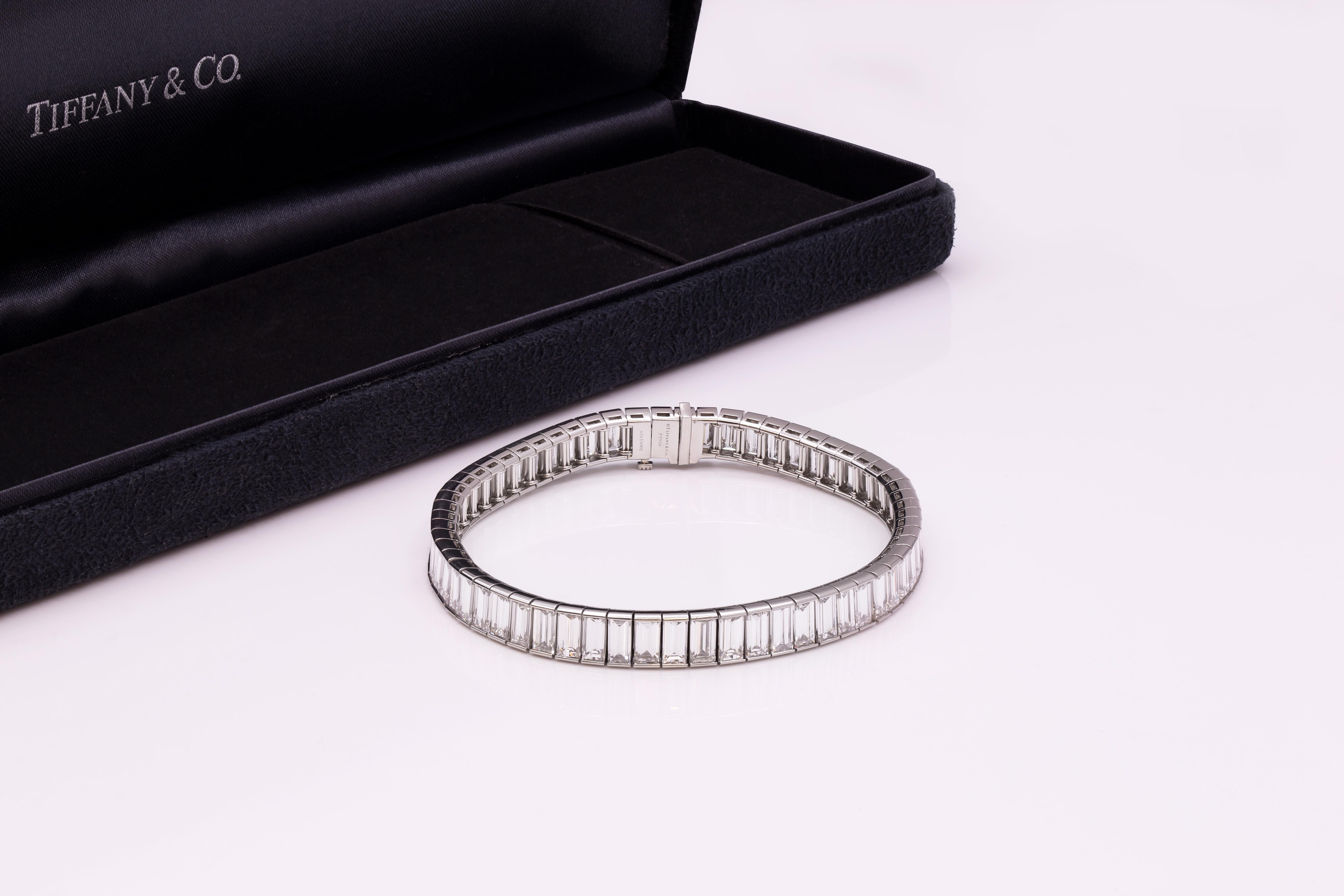Tiffany & Co. Kanalisiertes Tennisarmband mit Baguettesteinen (Baguetteschliff)