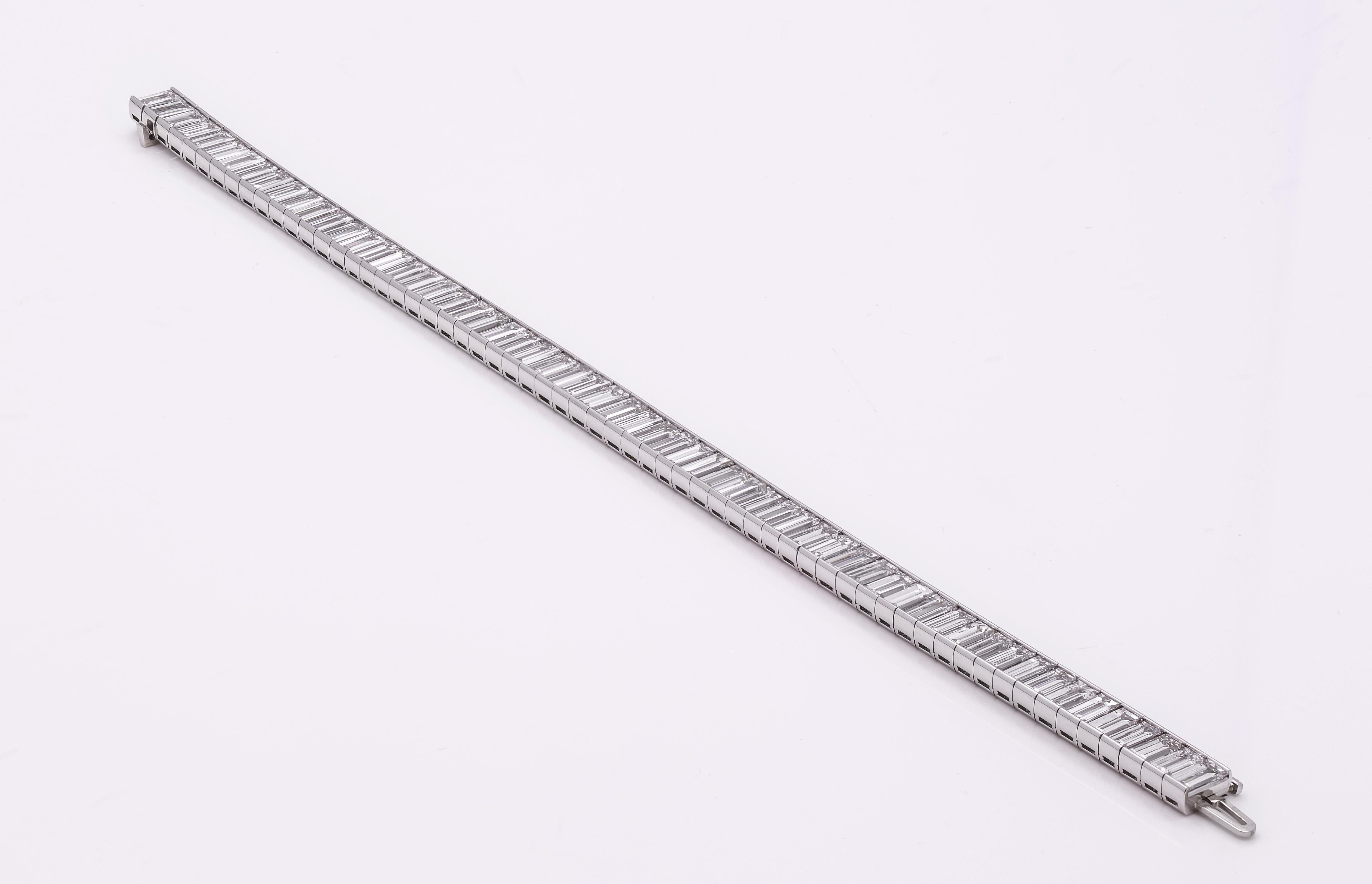 Tiffany & Co. Kanalisiertes Tennisarmband mit Baguettesteinen im Zustand „Neu“ in New York, NY