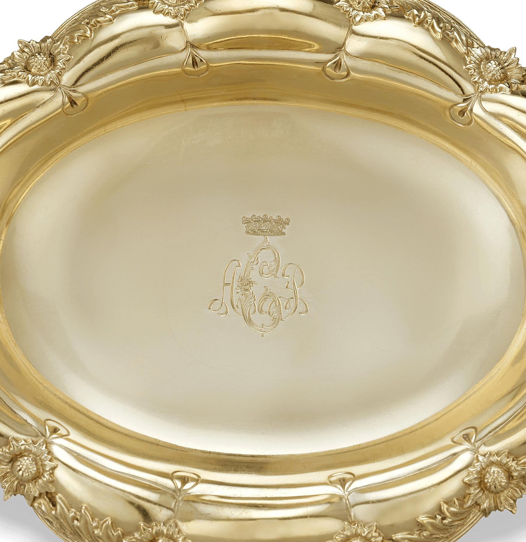 Juego de 6 cuencos de plata dorada
Tiffany & Co.
1907-1947

Este juego de cuencos ovalados Crisantemo de plata dorada de Tiffany & Co. es un gran complemento para cualquier cena refinada. El dorado complementa a la perfección este exquisito motivo,