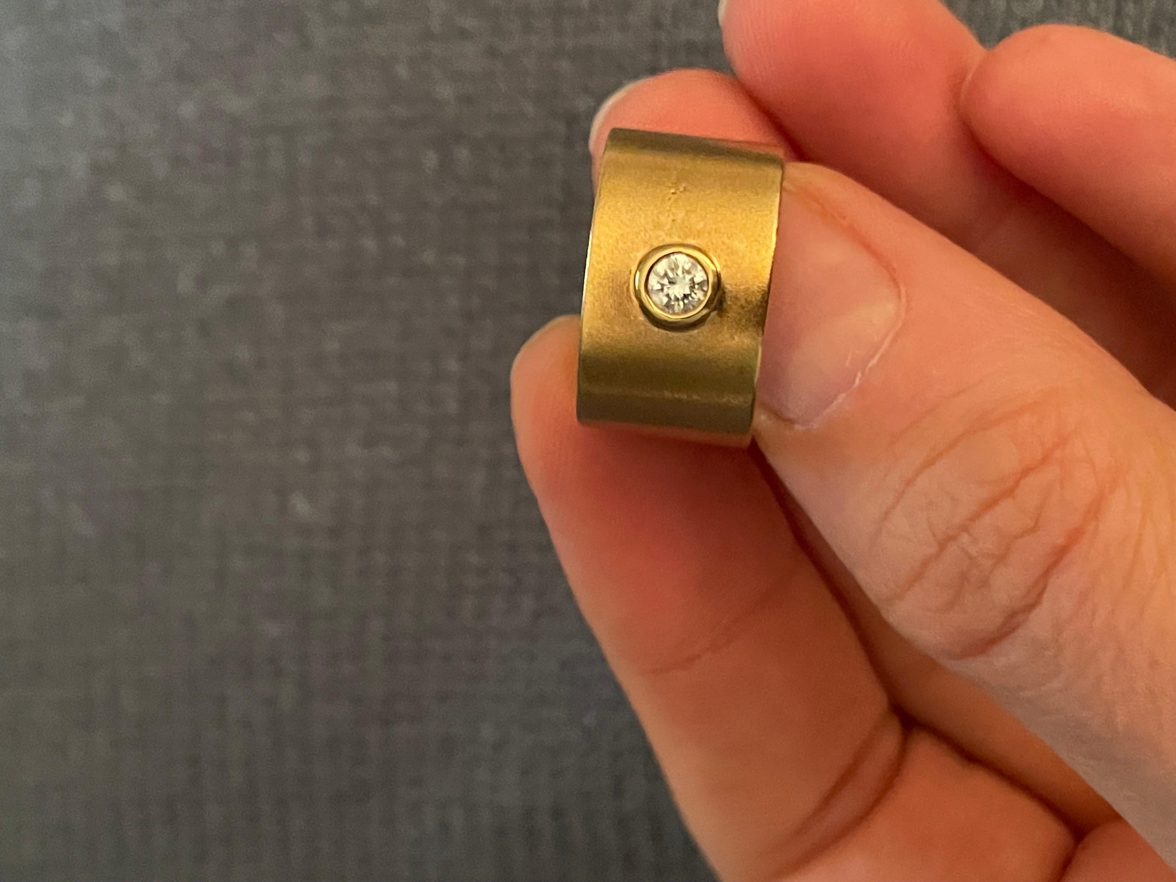 Tiffany & Co. Cigar Diamond Ring 18 Karat Yellow Gold 0.15 Carats 13.7 Grams For Sale 2