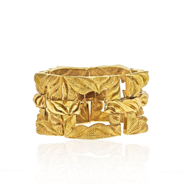 Tiffany and Co. circa 1970s 18 Karat Yellow Gold Large Openlink ...