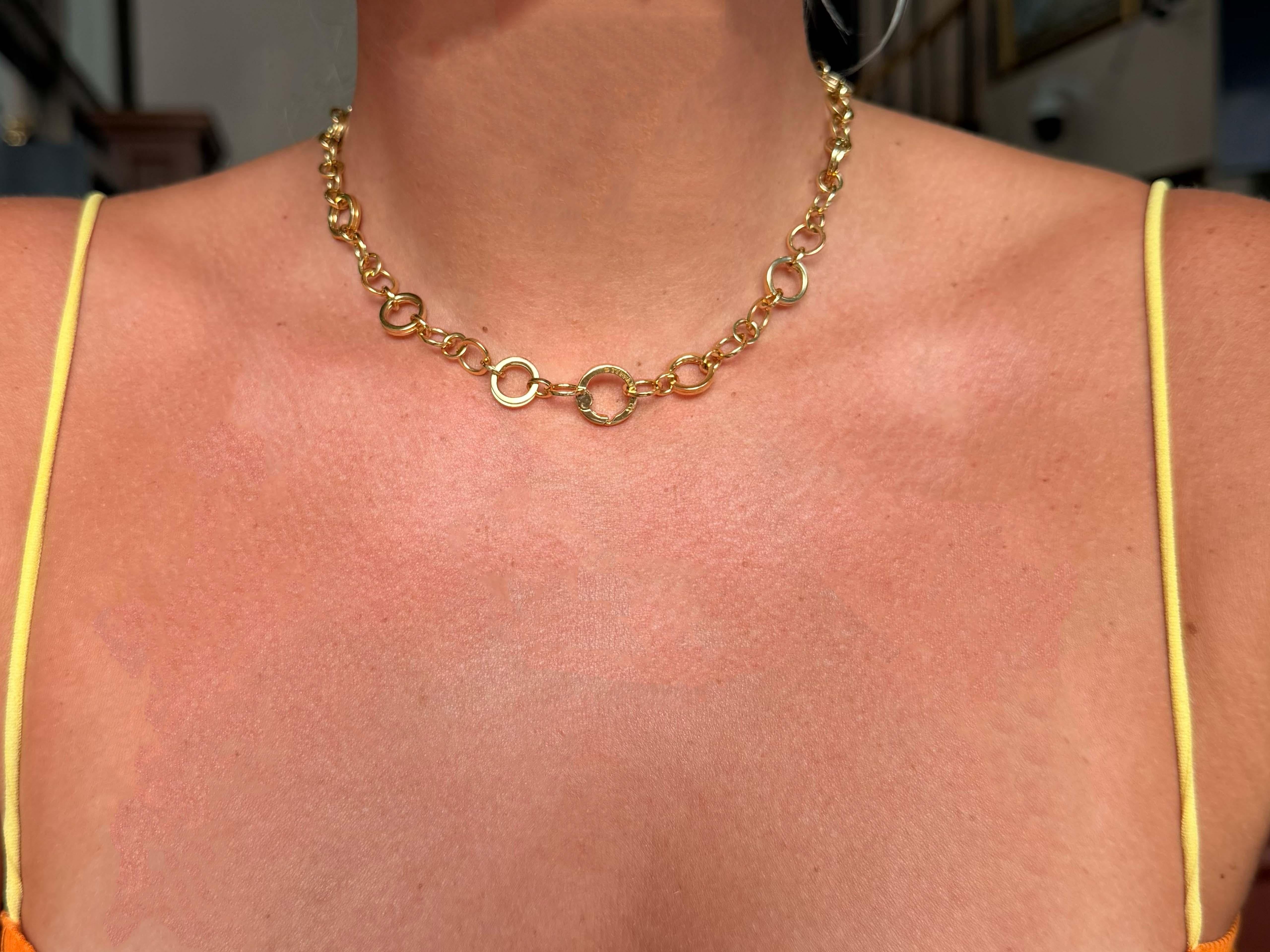 Collier Spécifications :

Marque : Tiffany & Co.

Métal : Or jaune 18k

Longueur de la chaîne : 16.5