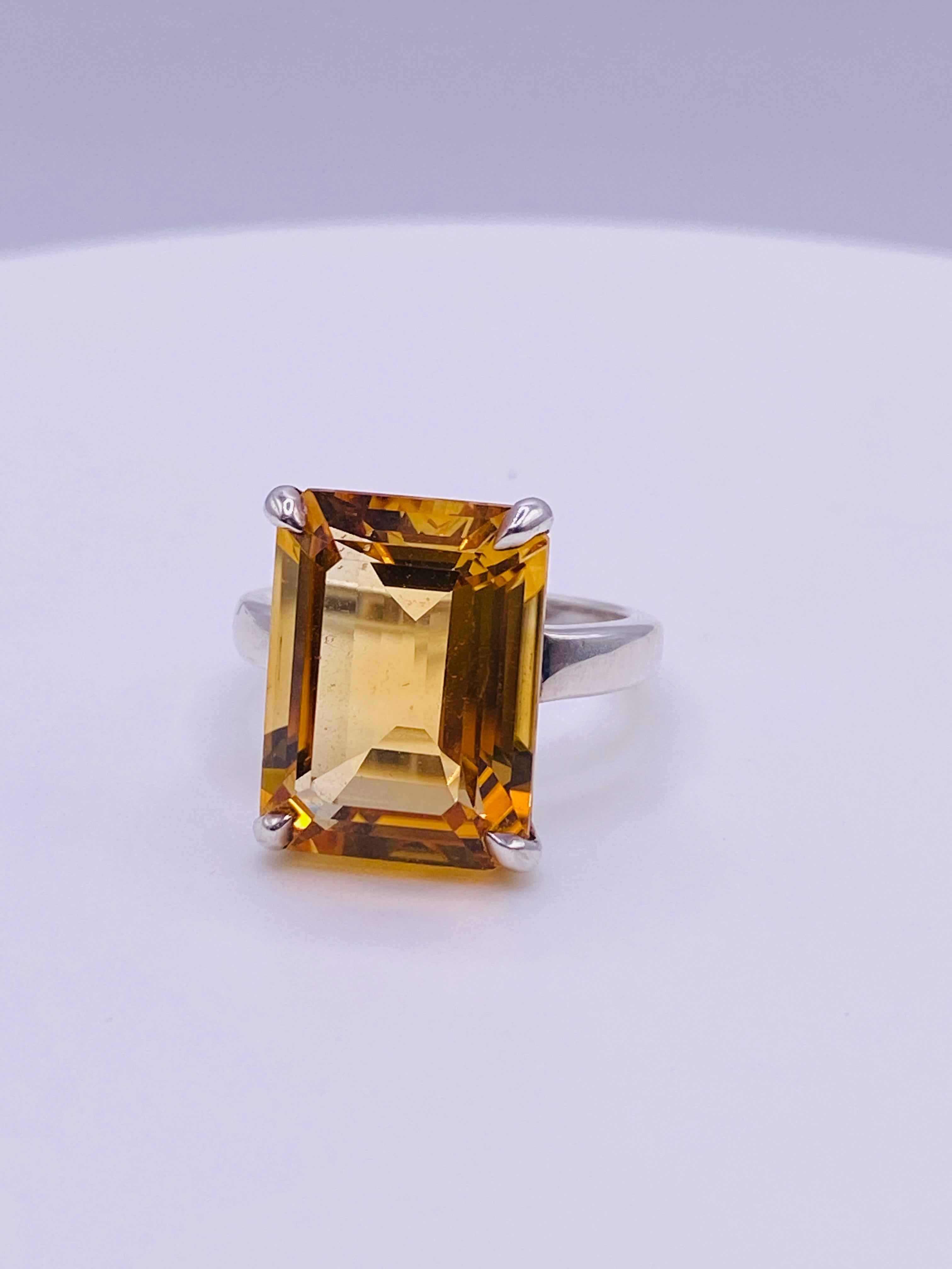 Tiffany & Co. 925 sterling silver citrine ring, sz 6. Stone measures 11.8 mm x 15.8 mm. 4.0Dwt/6.2 gm